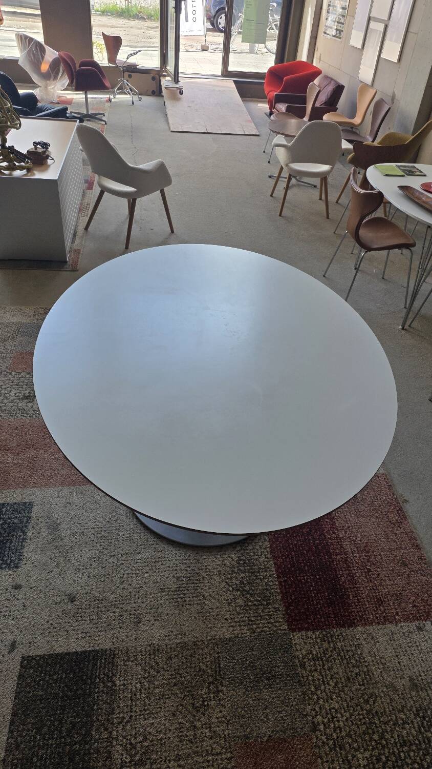 Table à manger ovale Pierre Paulin Artifort