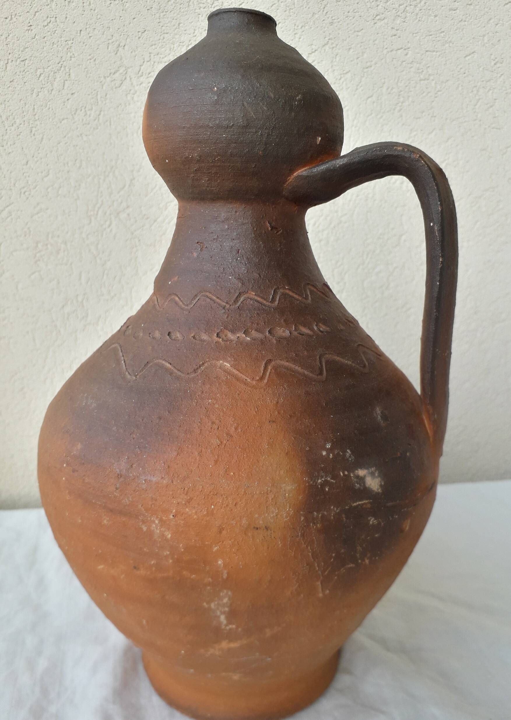 Decorative pottery in terracotta