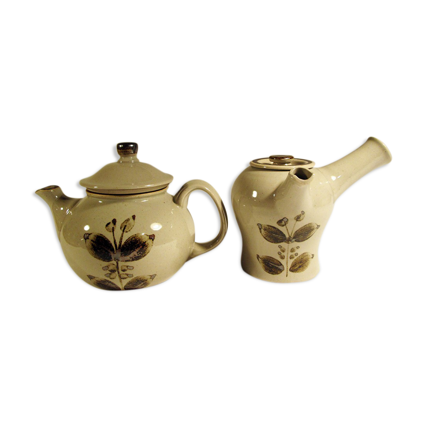 Teapot and chocolate maker in Arnon sandstone