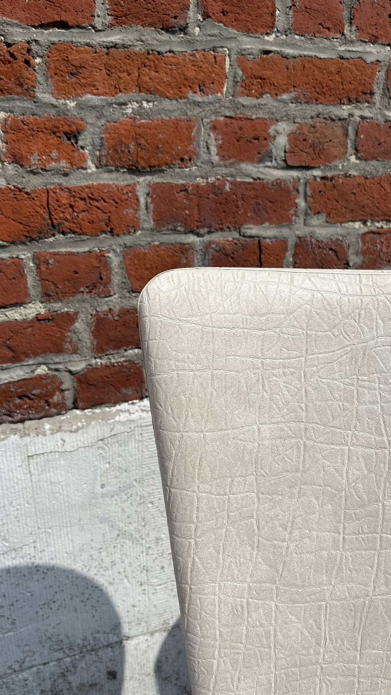 Set of 4 vintage Baumann chairs, in wood and white faux leather, model ESSOR.