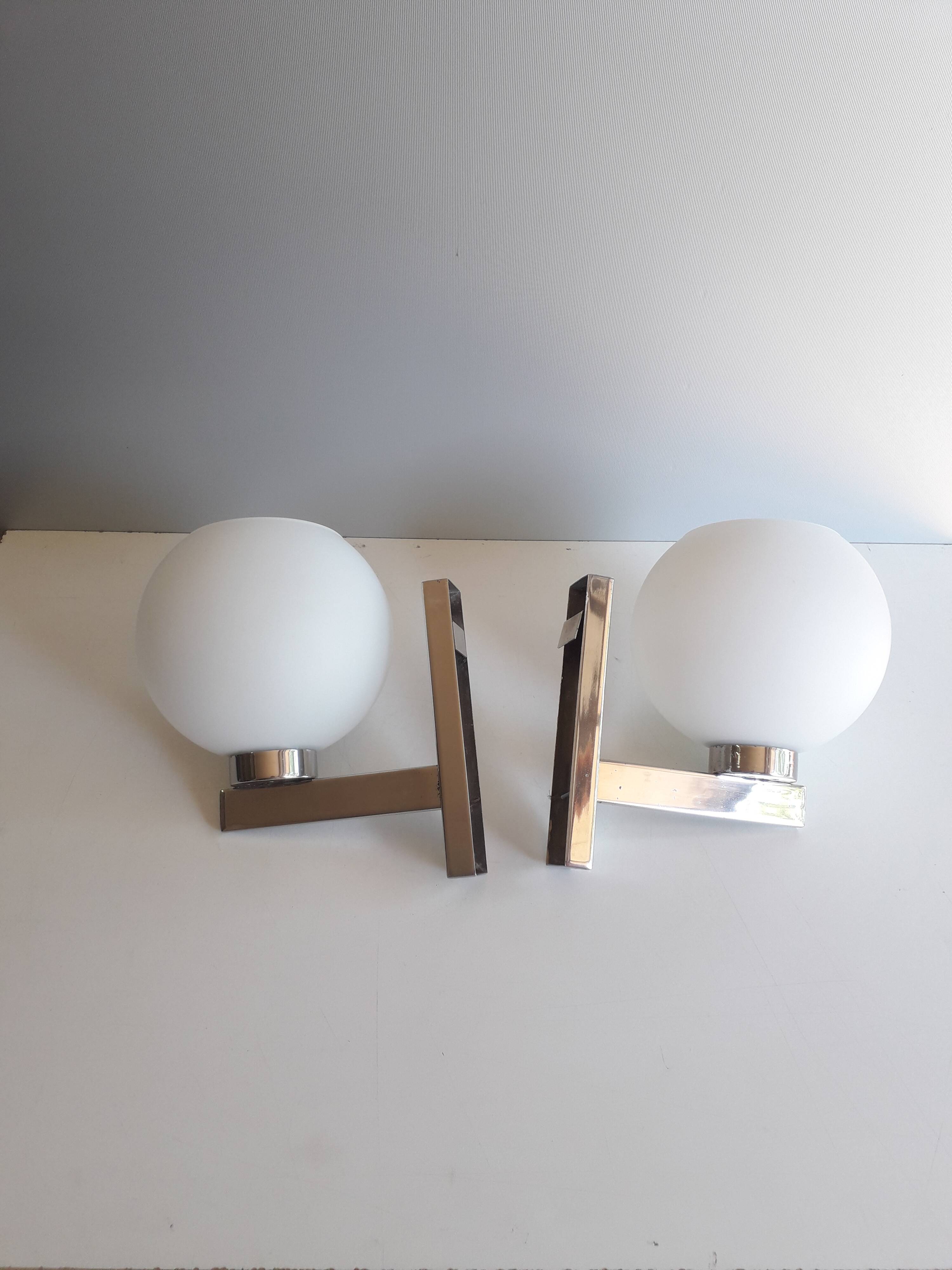 Pair of vintage wall lights - Chrome and glass - 1970s