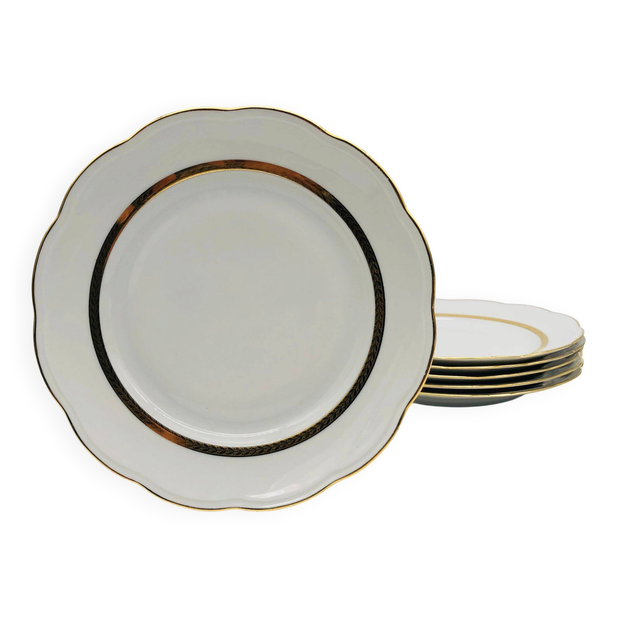 6 flat plates. In S.F.P. Limoges porcelain.