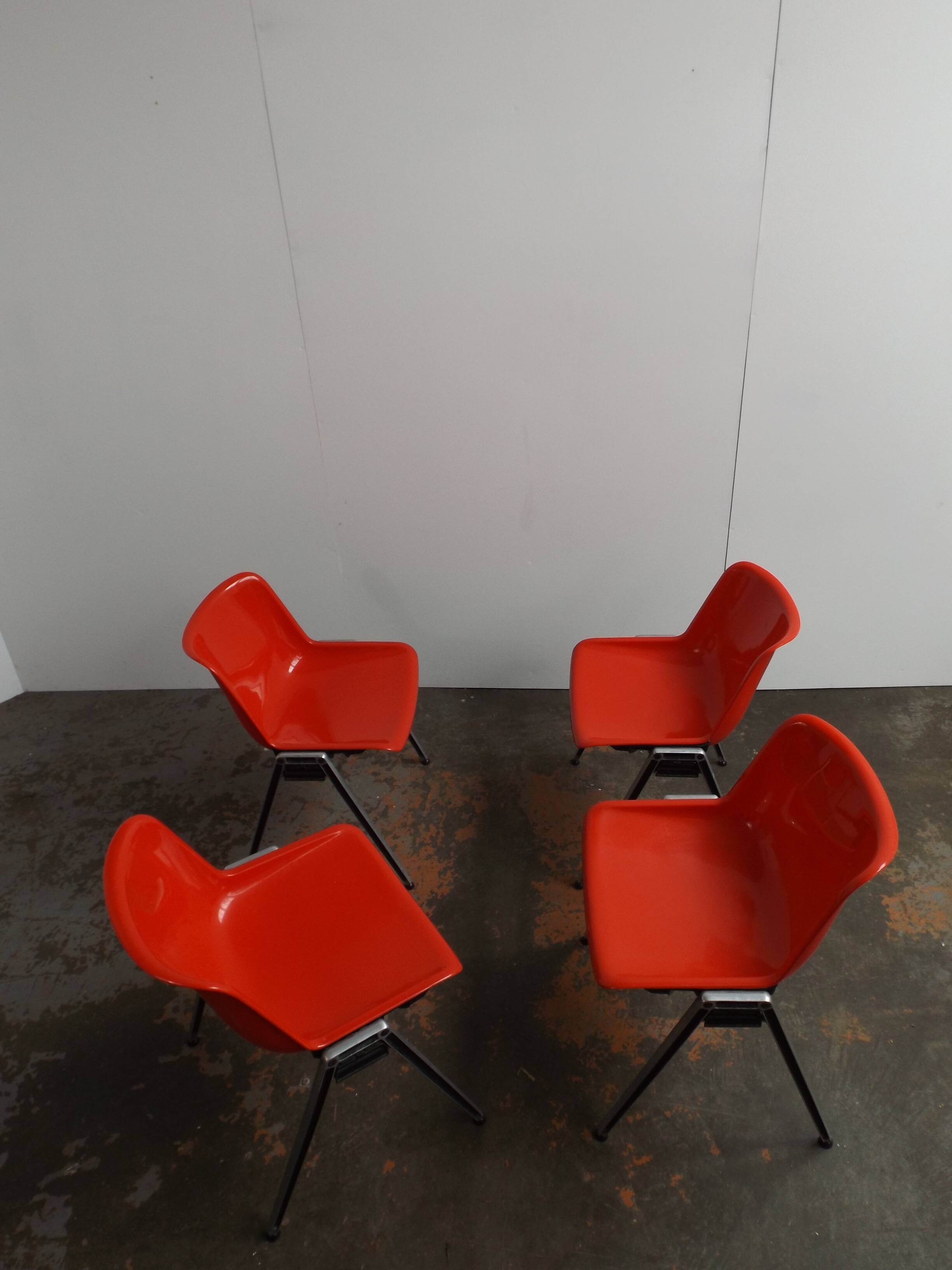 4 Tecno Modus chairs