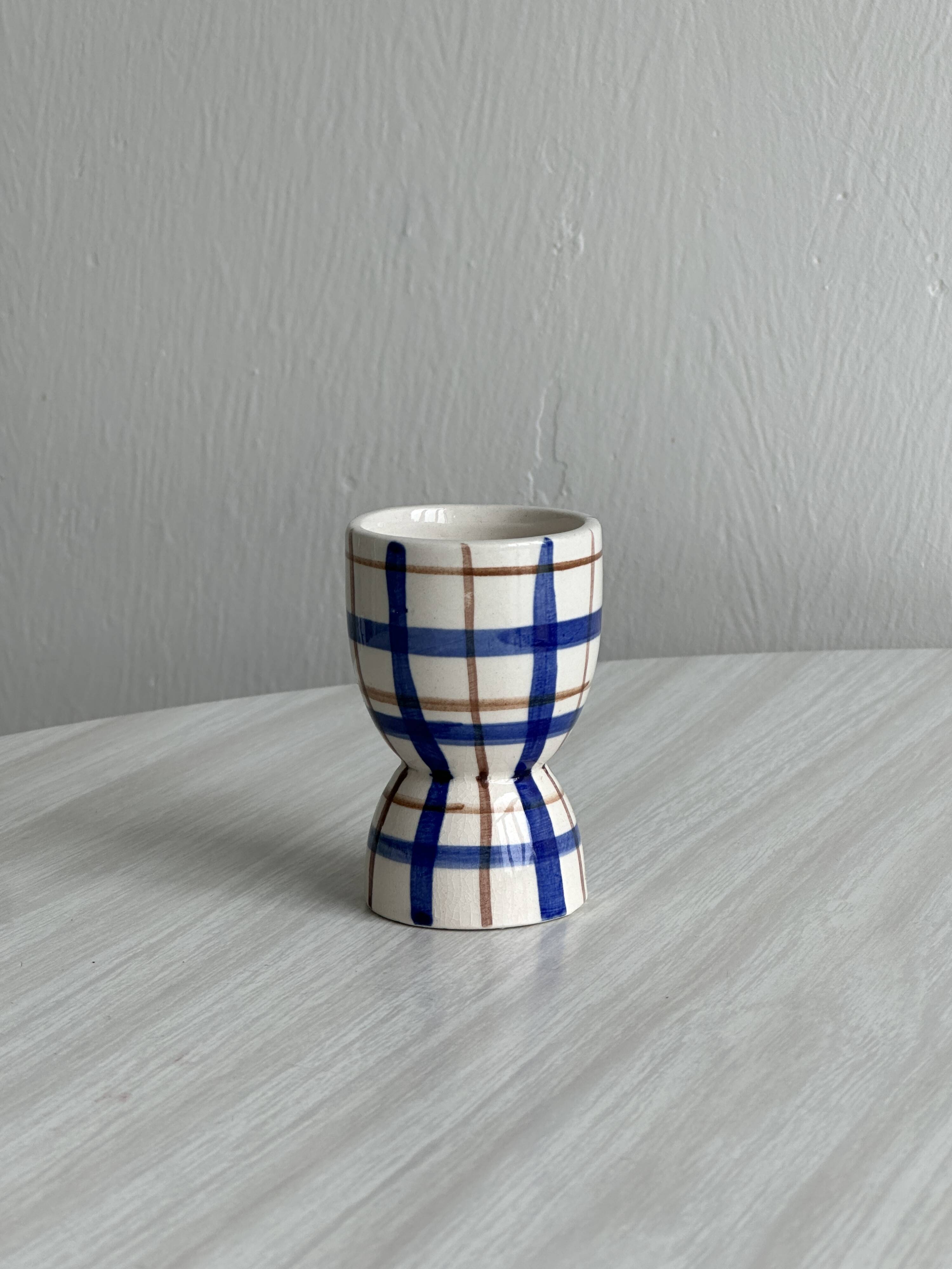Ceramic egg cup, blue and beige checkered pattern