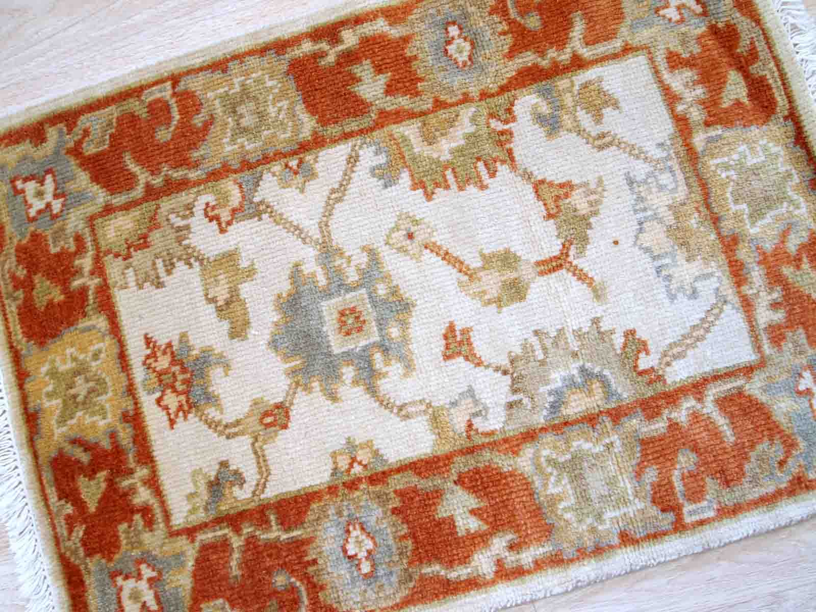 Vintage Indian Mahal handmade carpet 64cm x 97cm 1980s