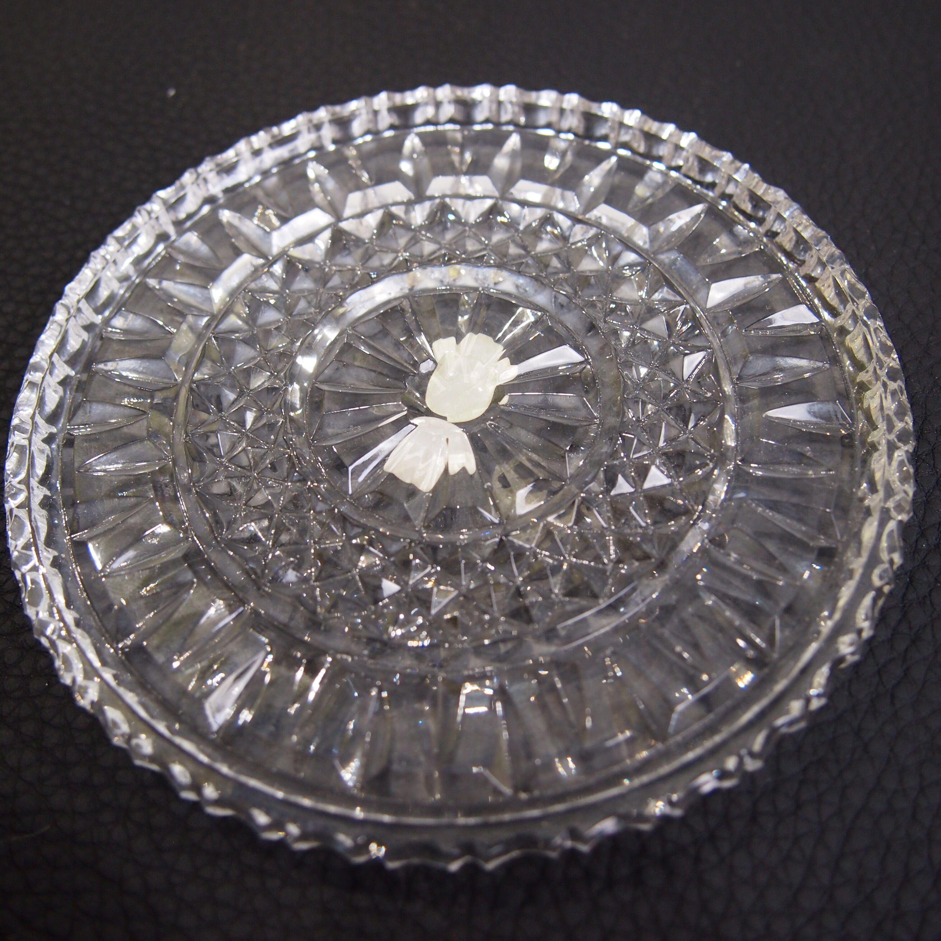 Set under flat bohemian crystal