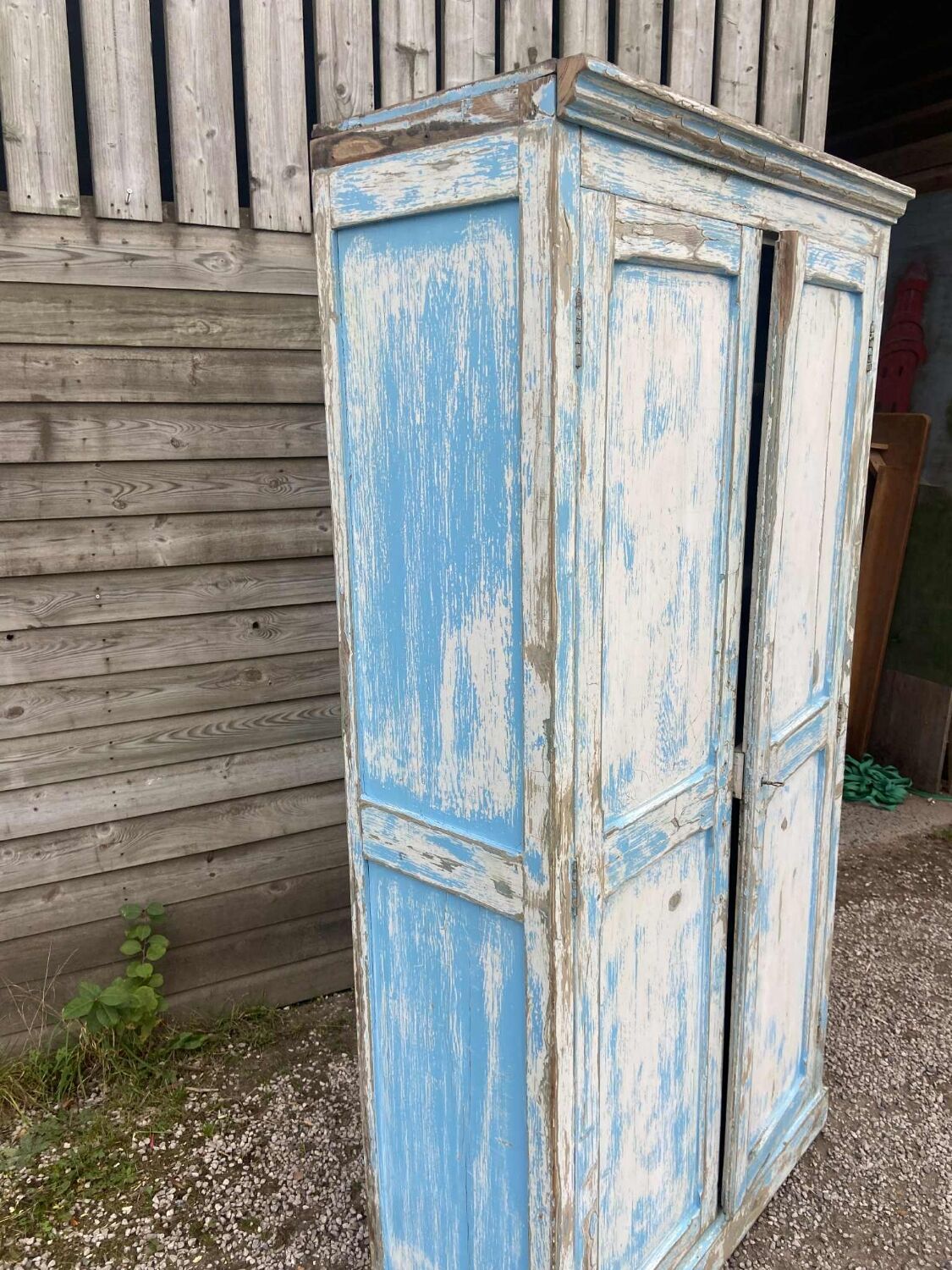 Armoire parisienne en bois