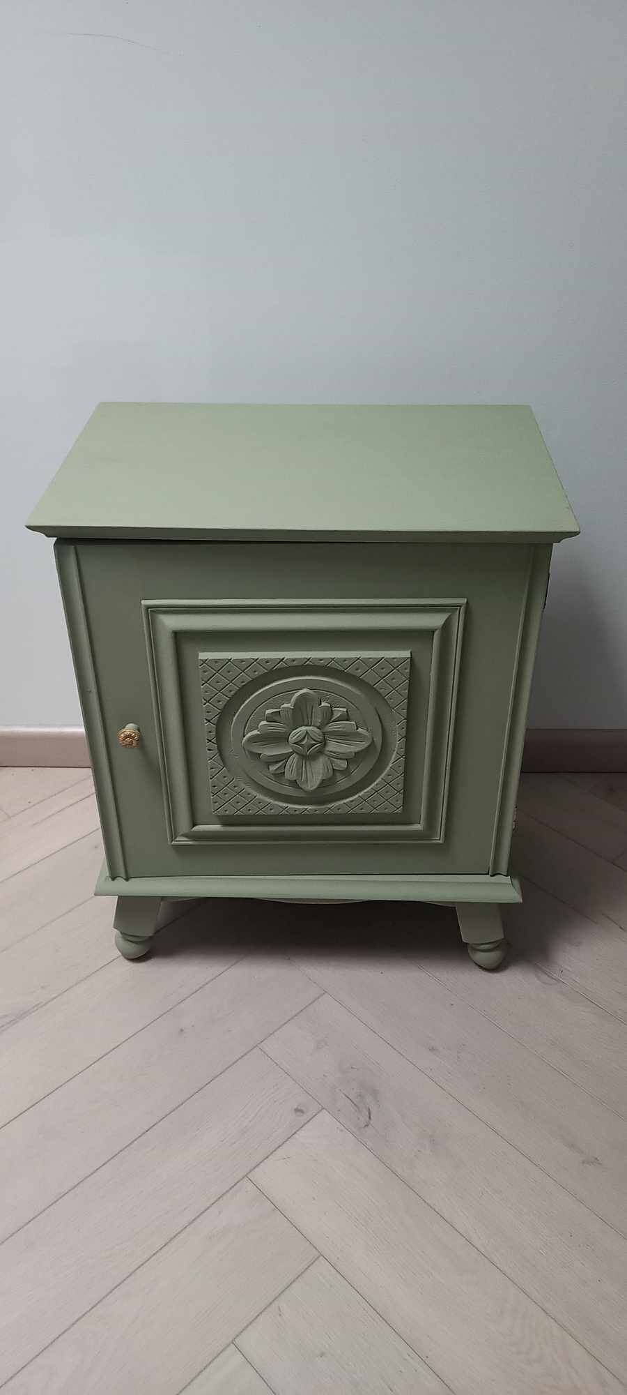 Bedside table with floral carvings