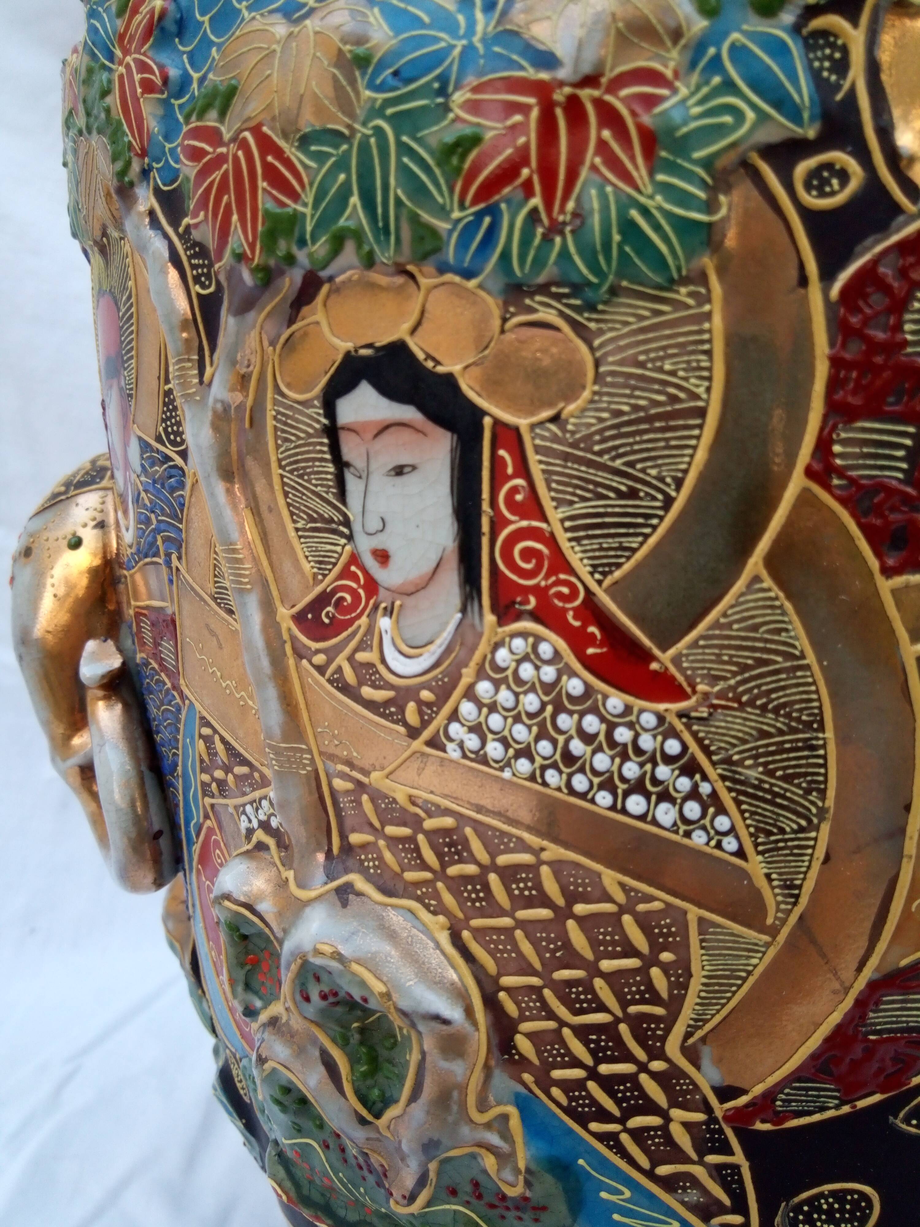 Rare and large vase satsuma in round bump. Mid-20th.