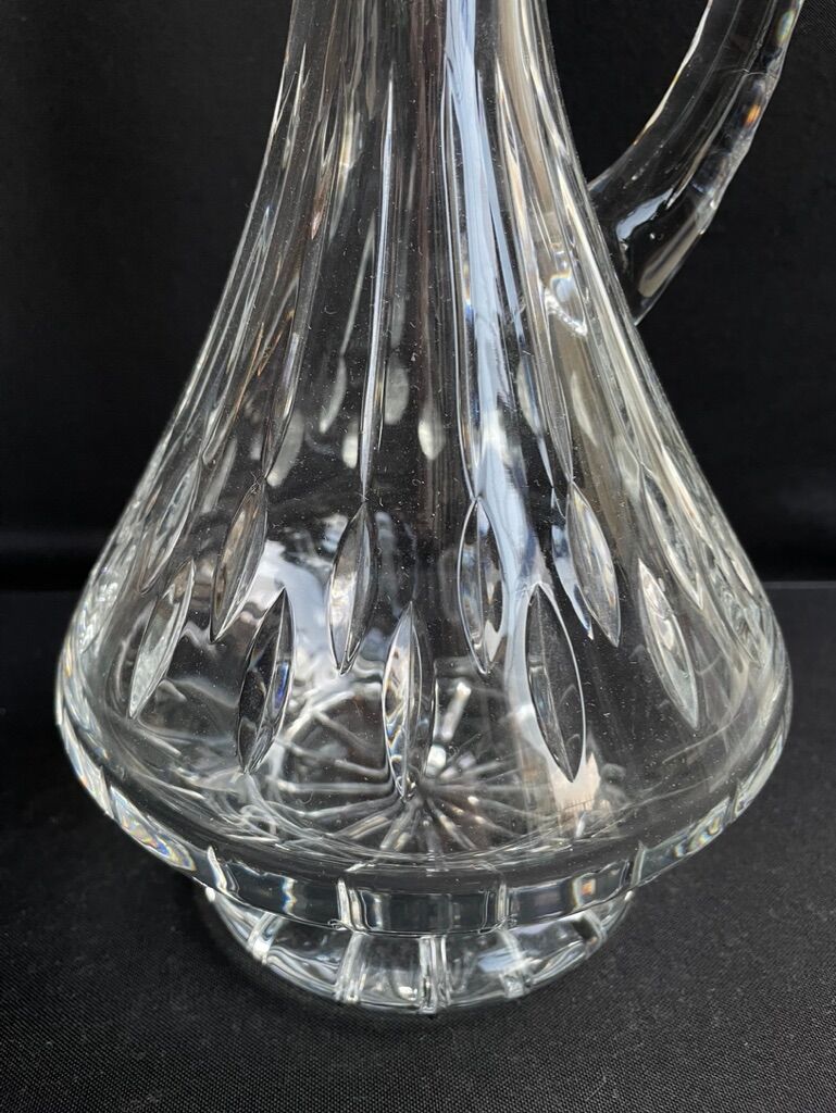 Decanter in blown and cut crystal