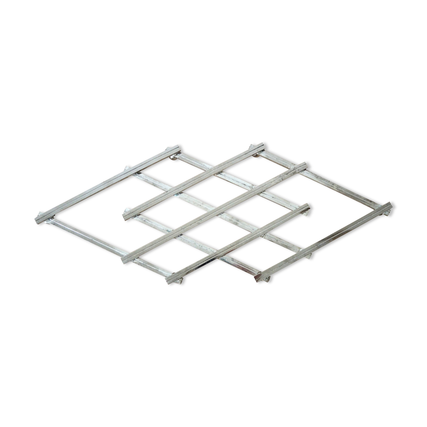 Expandable silver plated trivet