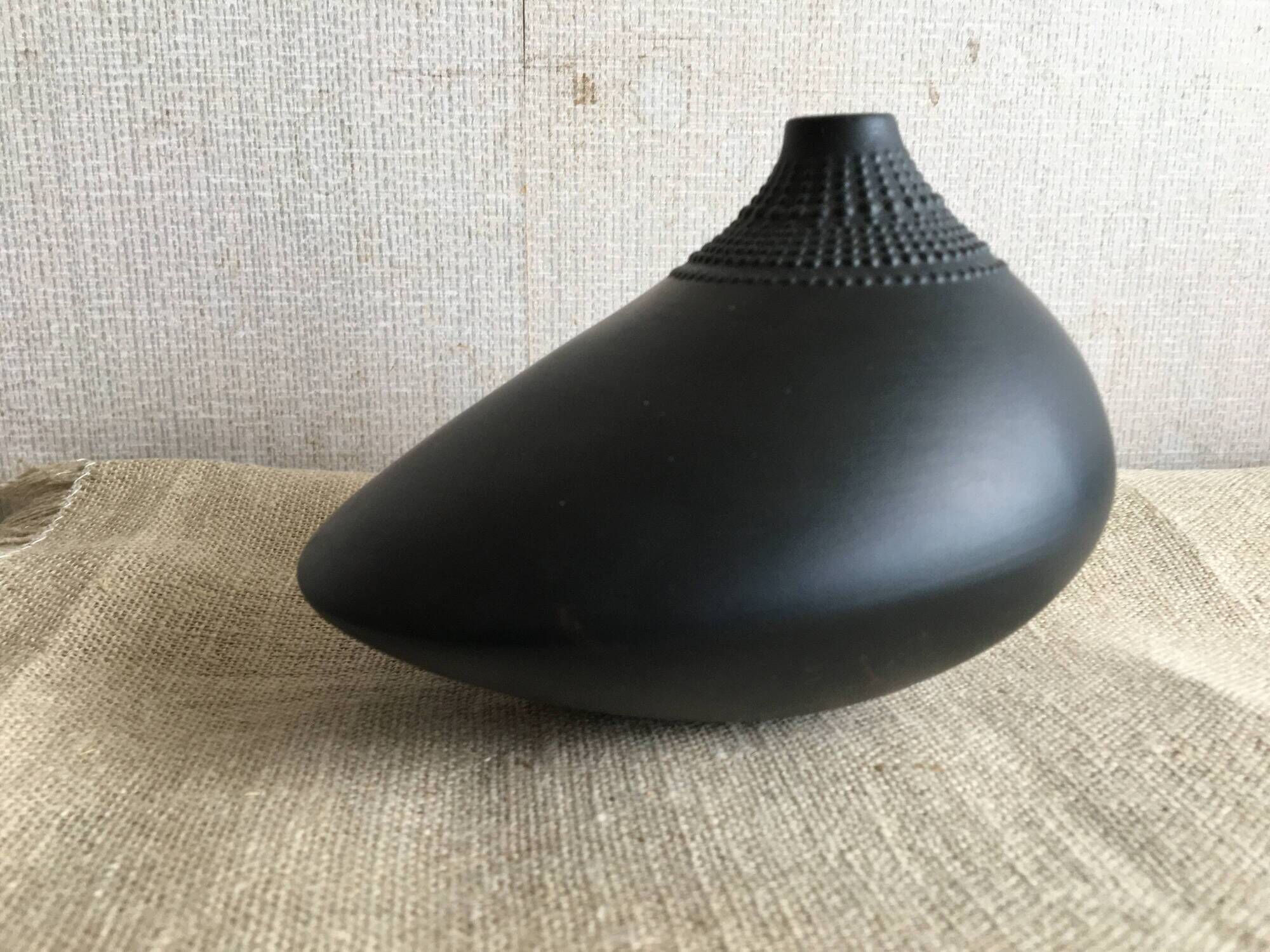 "Pollo" vase designed for the porcelain maker Rosenthal by Tapio Wirkkala (1970s)