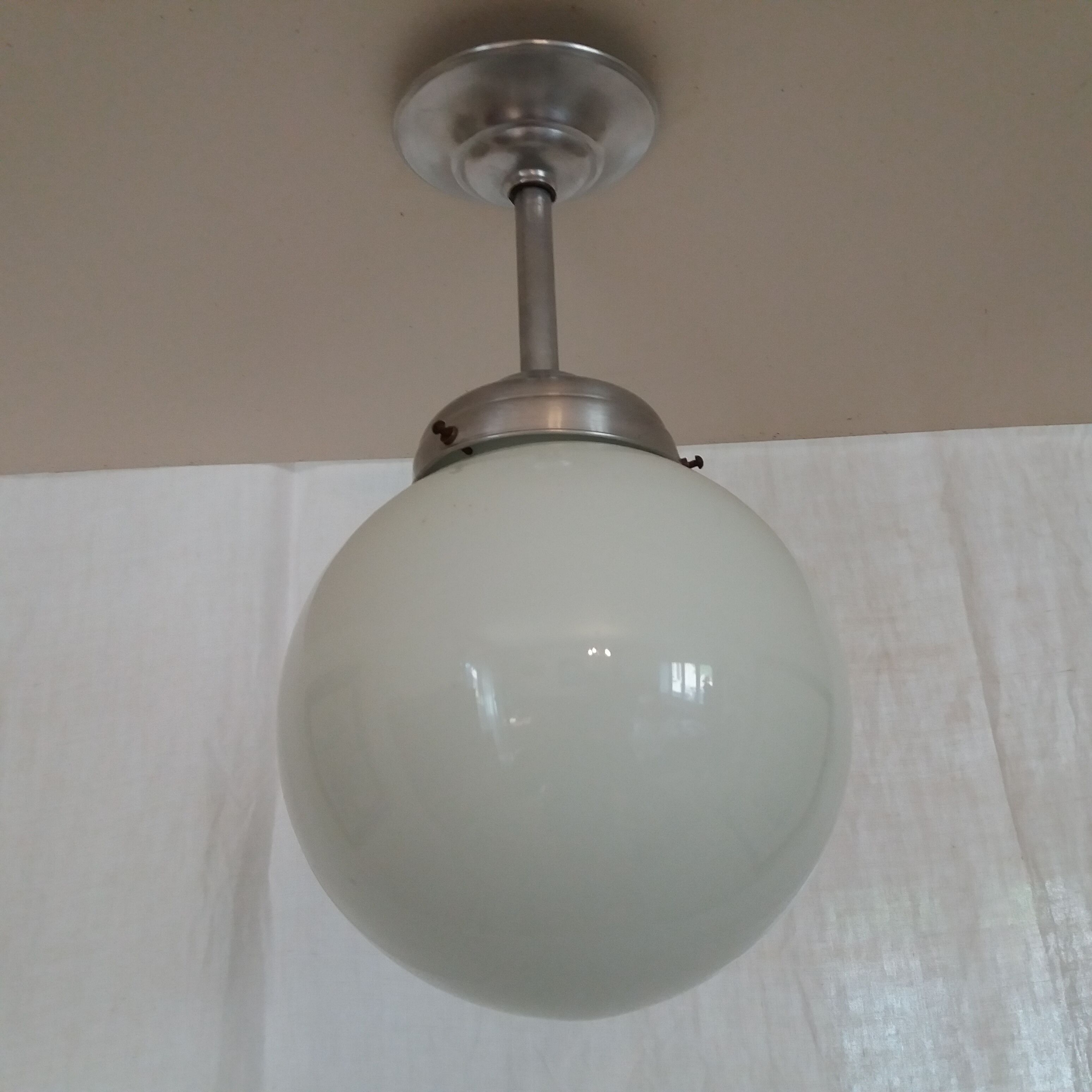 Ball hanging lamp