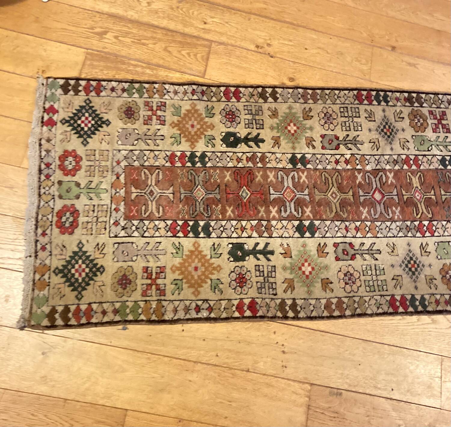 Hand-knotted oriental rug made of pure wool.