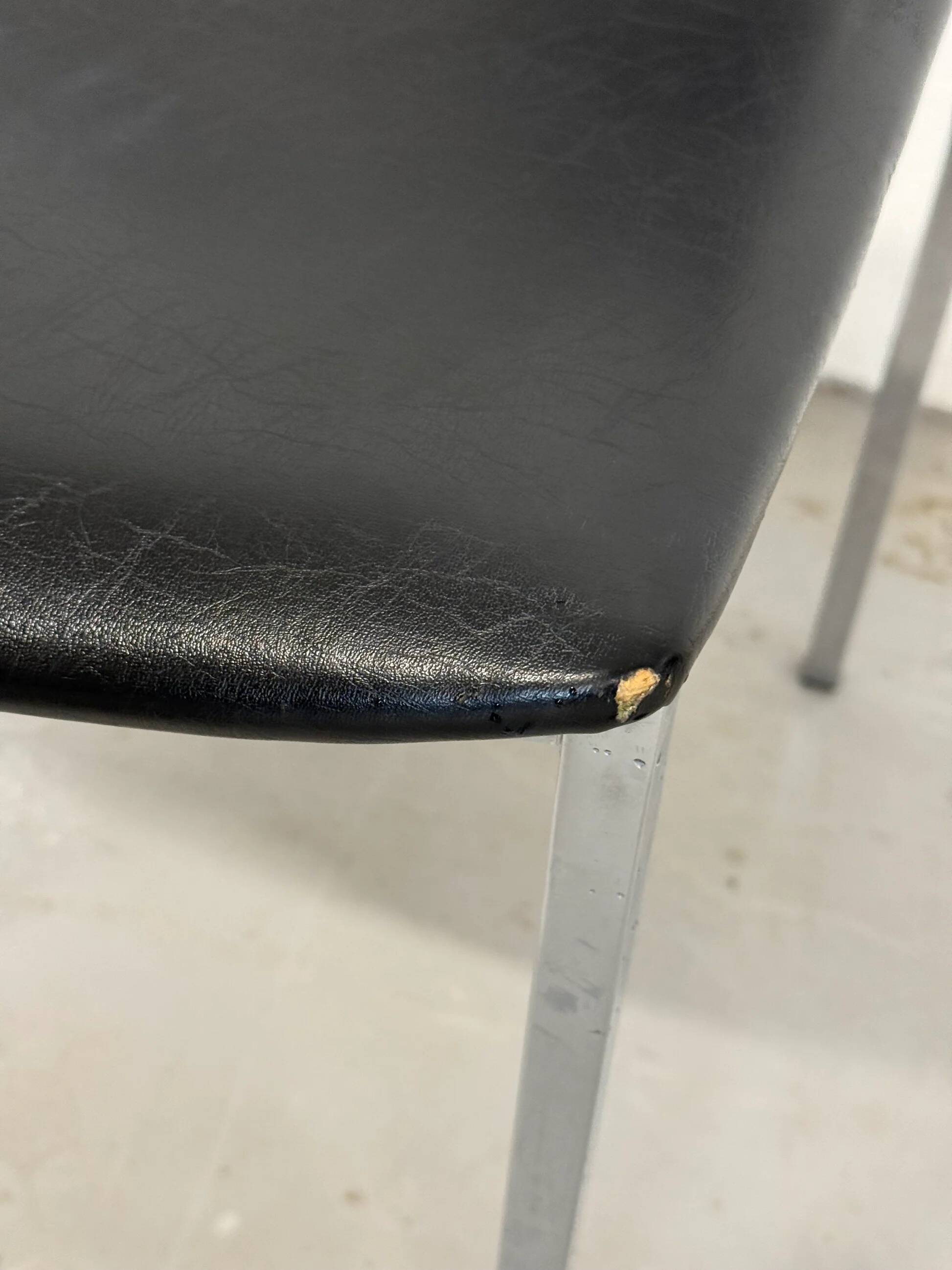Paire de chaises Mauser, signées