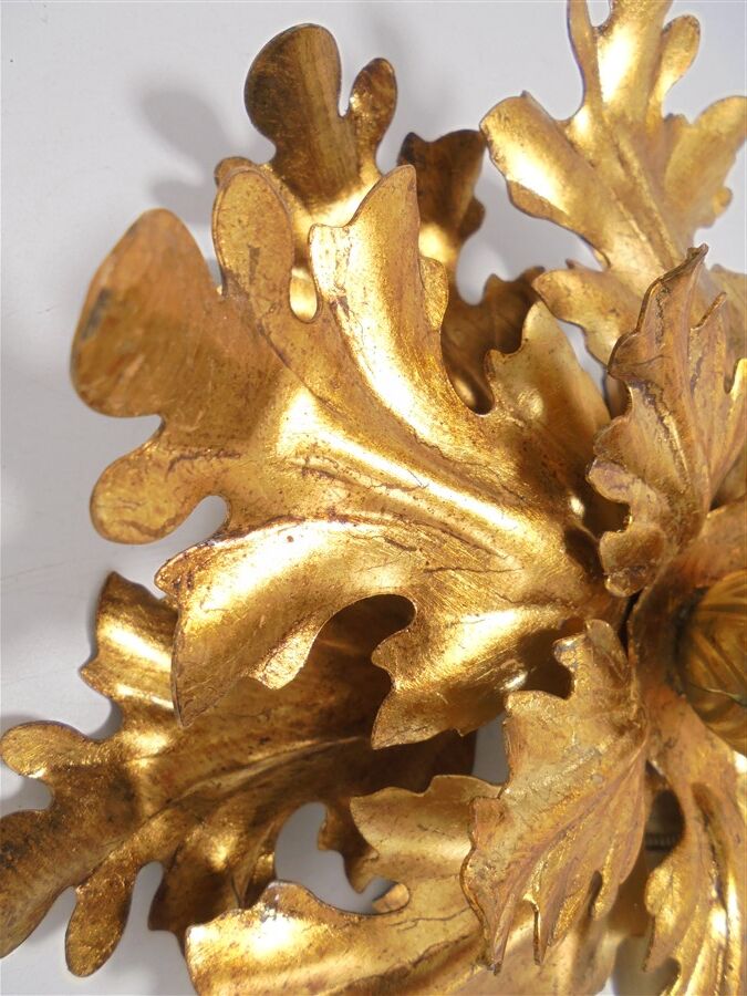 Golden leaf wall lamp