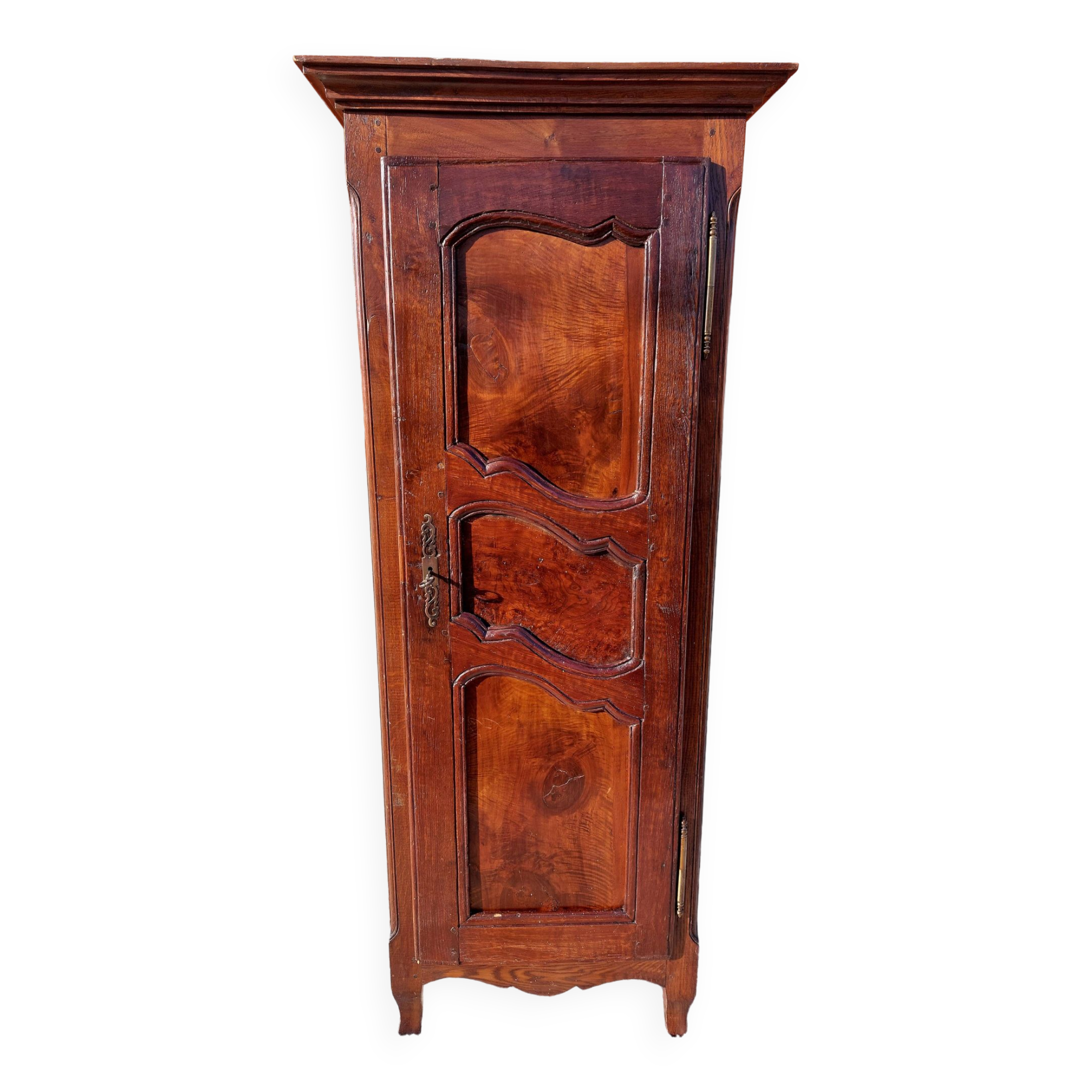 1-door wardrobe, man standing