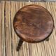 Tabouret tripode en bois tourné