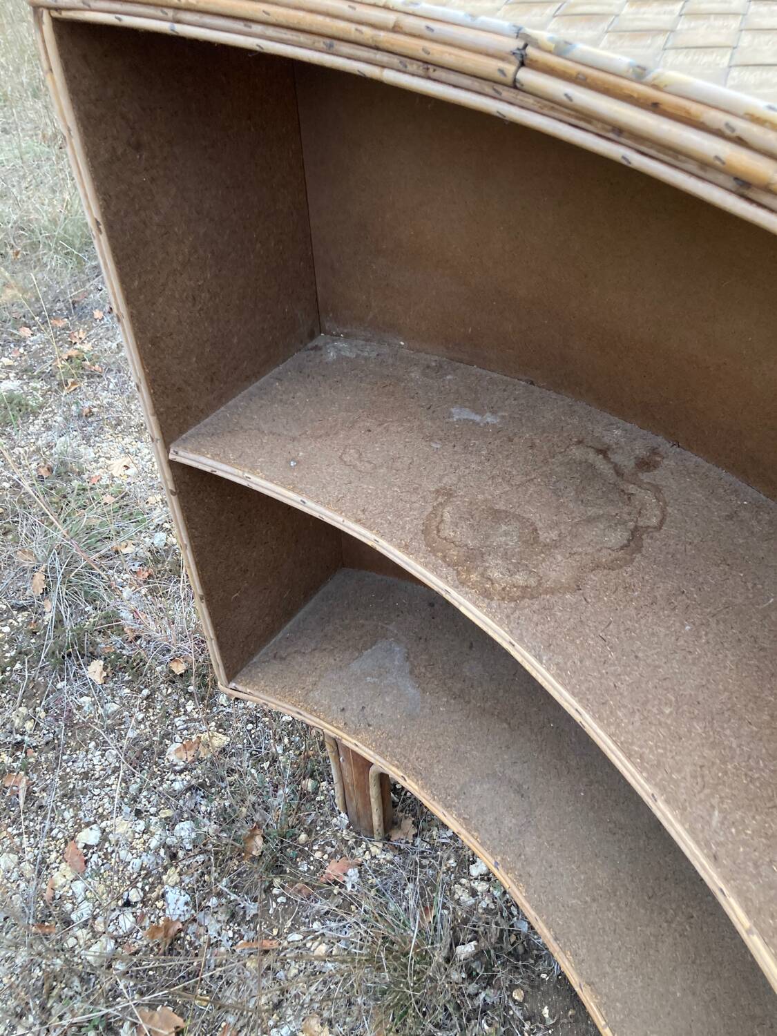 Bar et tabourets en rotin et châtaignier