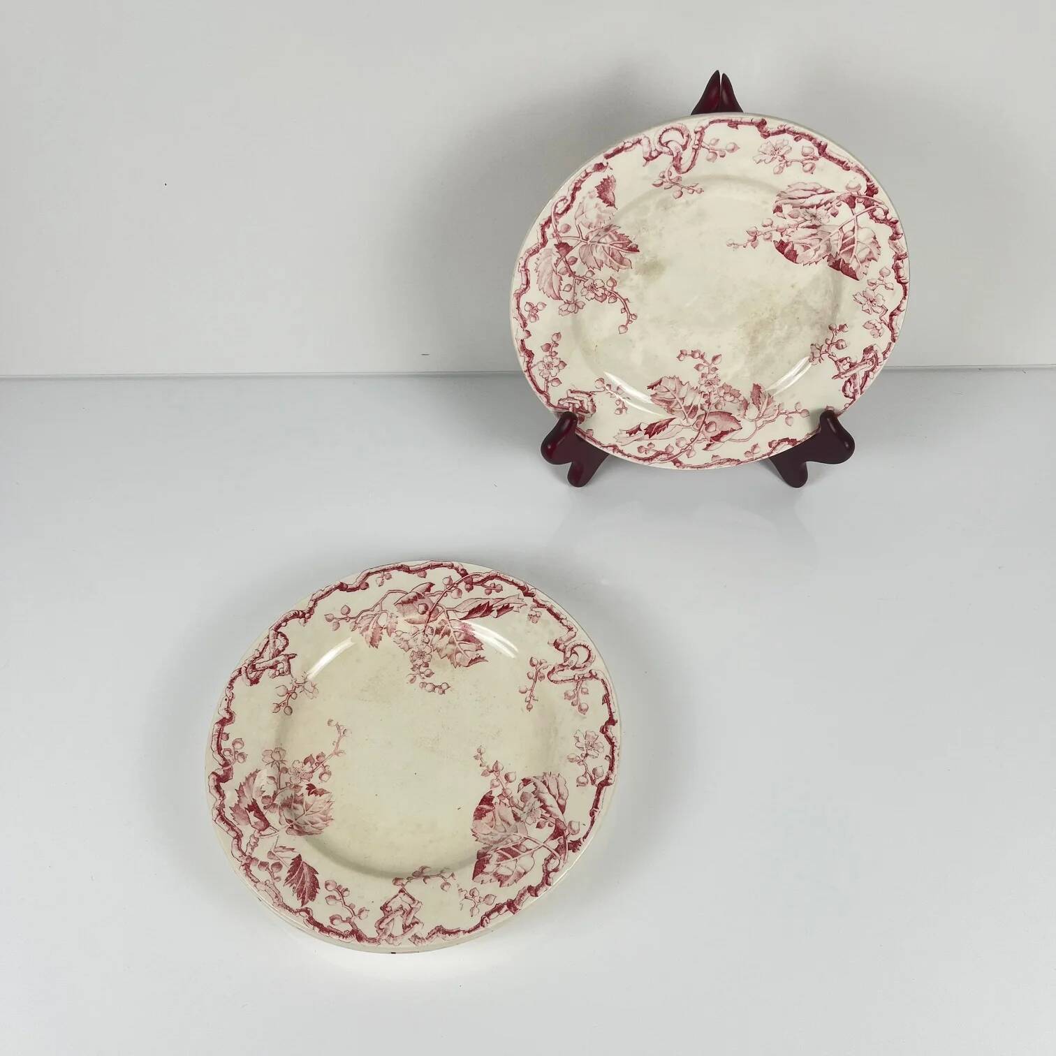 Set of 4 flat plates KG Lunéville Terre de fer, "Fontainebleau", pink, 19th century