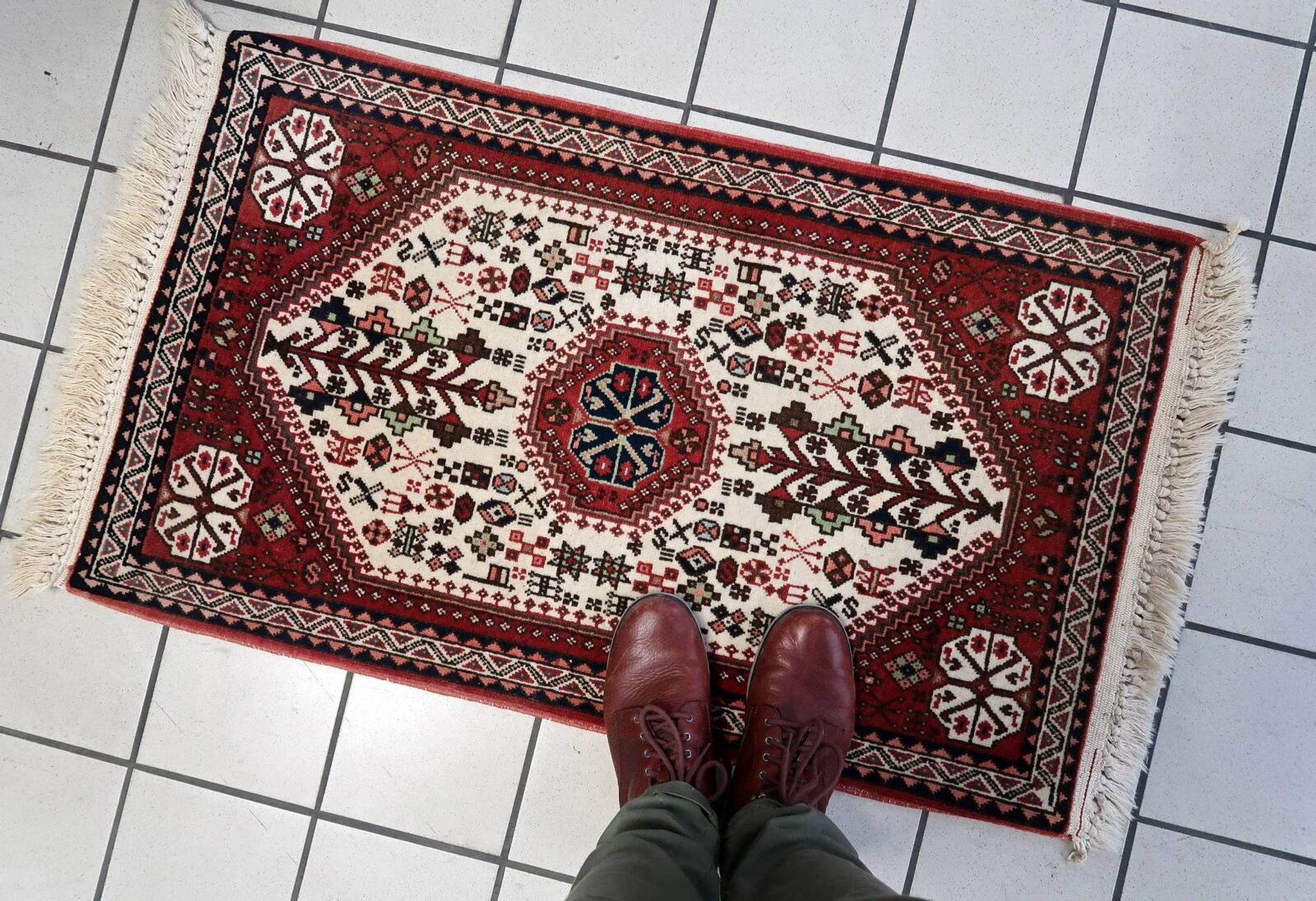 Handmade vintage Persian Gashkai rug 62cm x 105cm, 1960s