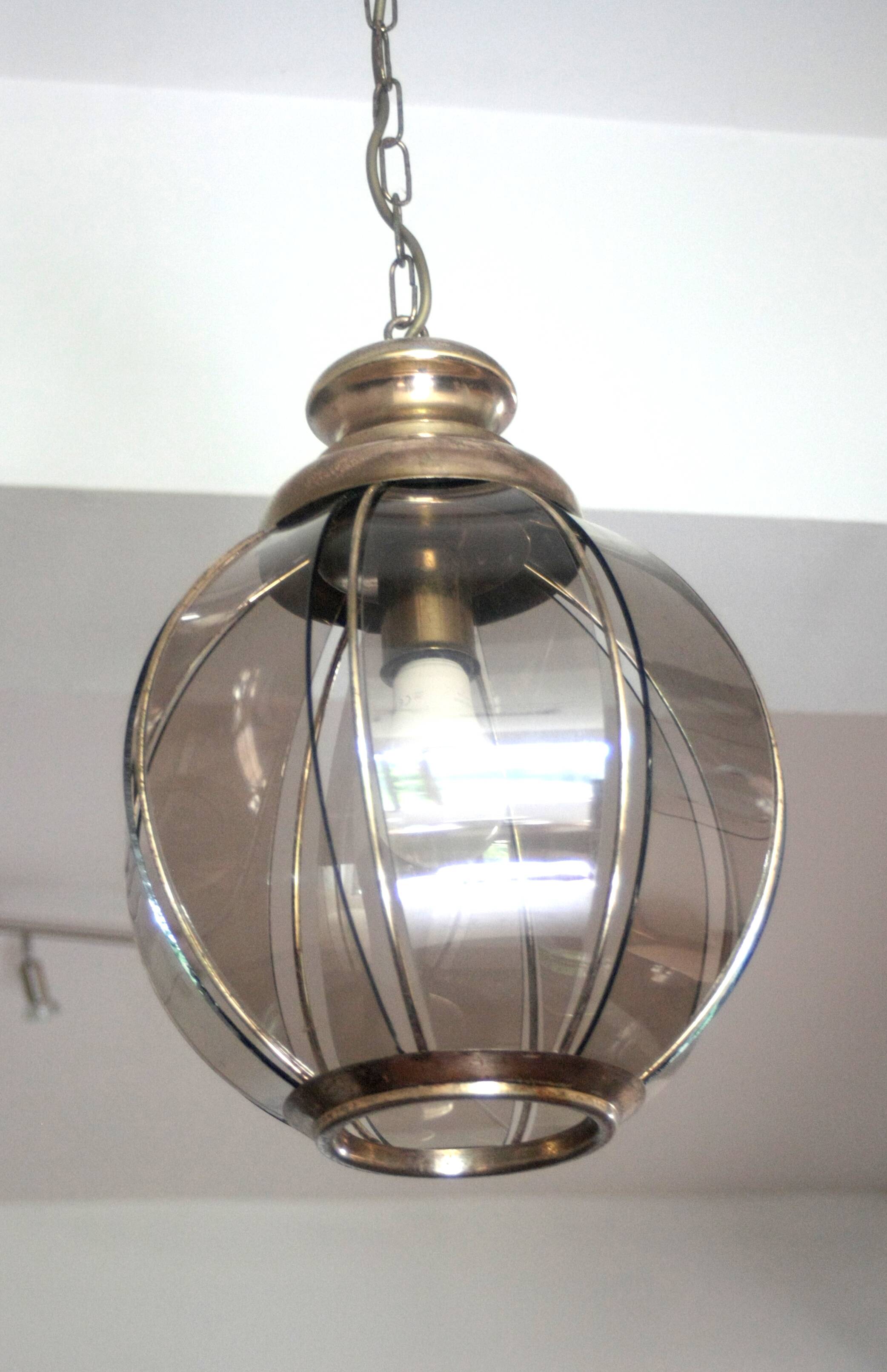 Lustre en laiton à segments de verre fumé, seconde moitié du XXe siècle