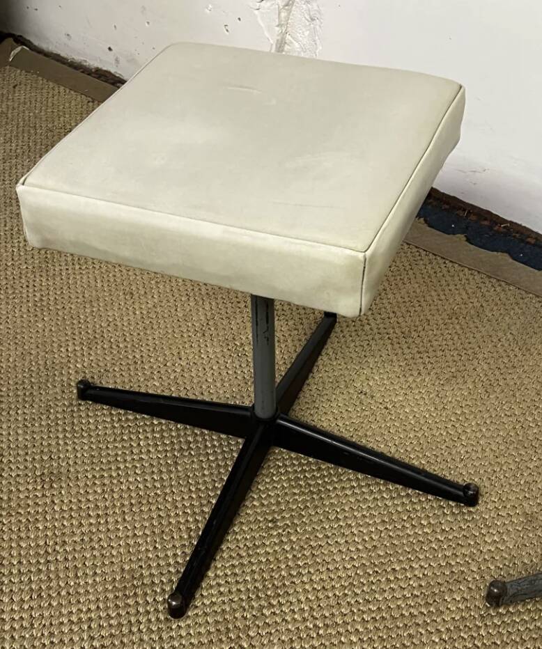 Paire de tabourets métal et skaï vintage