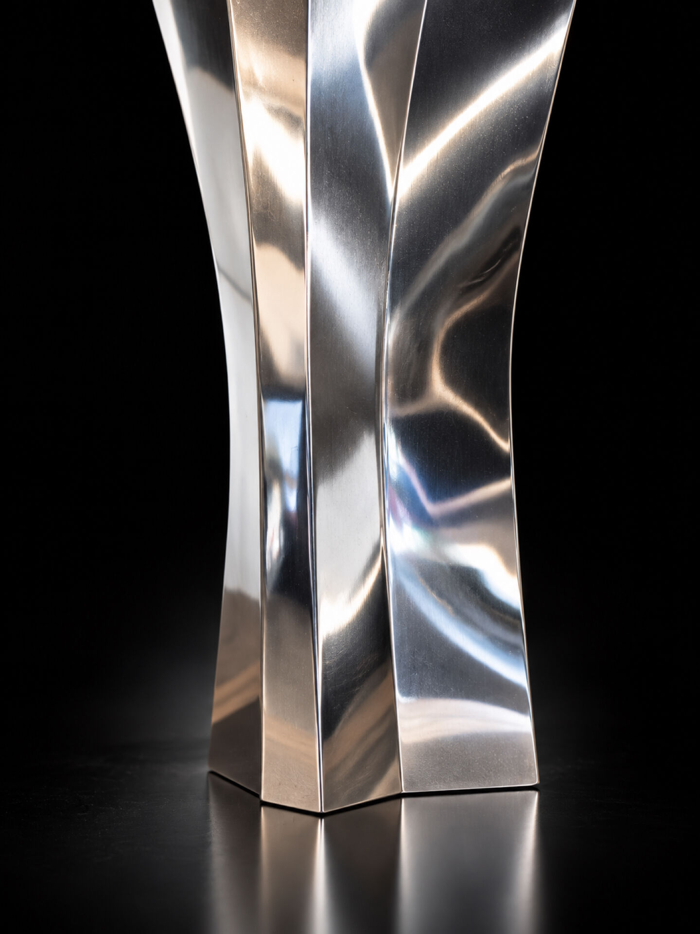 Large sculpture vase signed – polished mirror stainless steel – circa 199