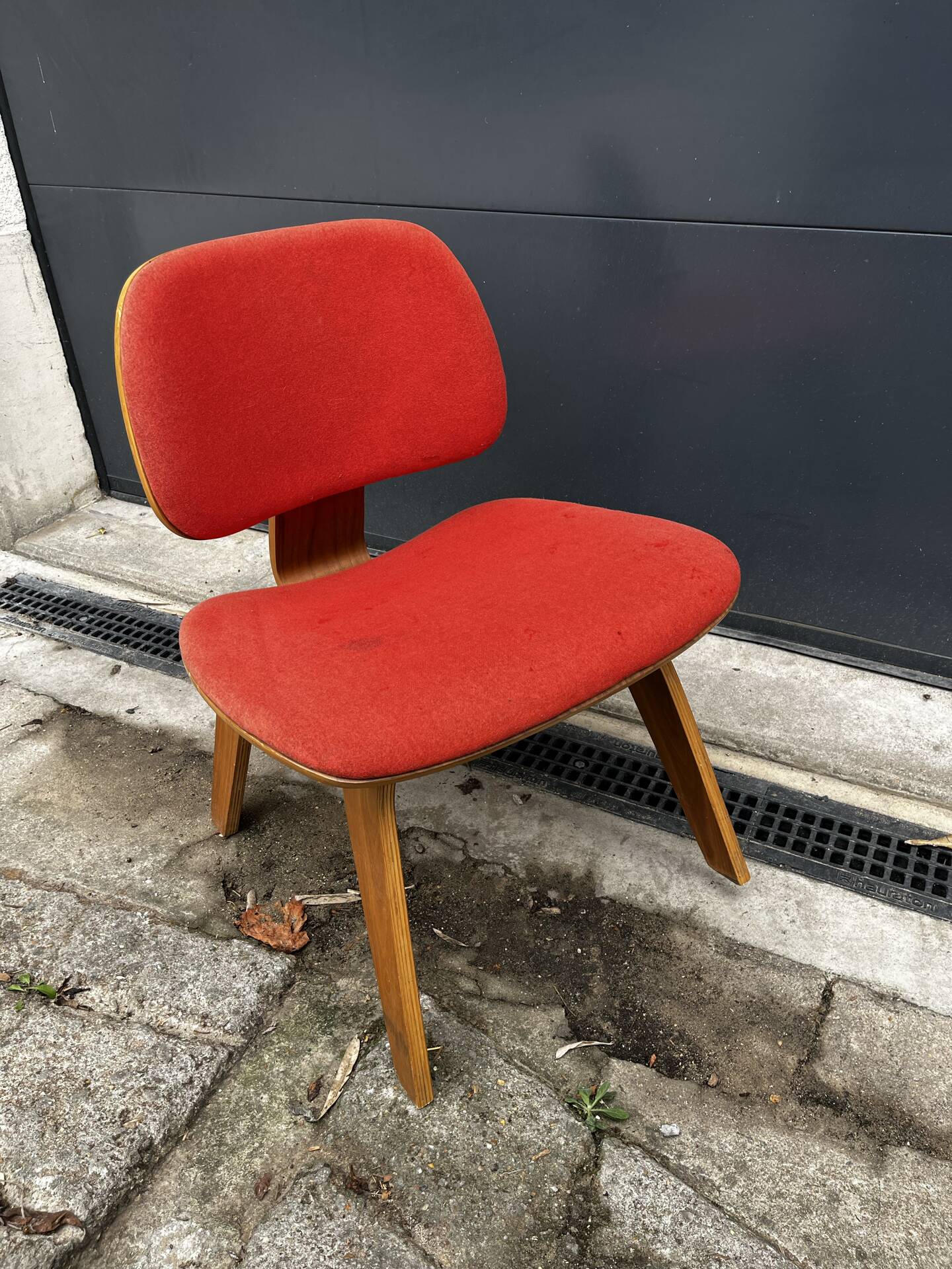 Vintage chair in the style of Eames