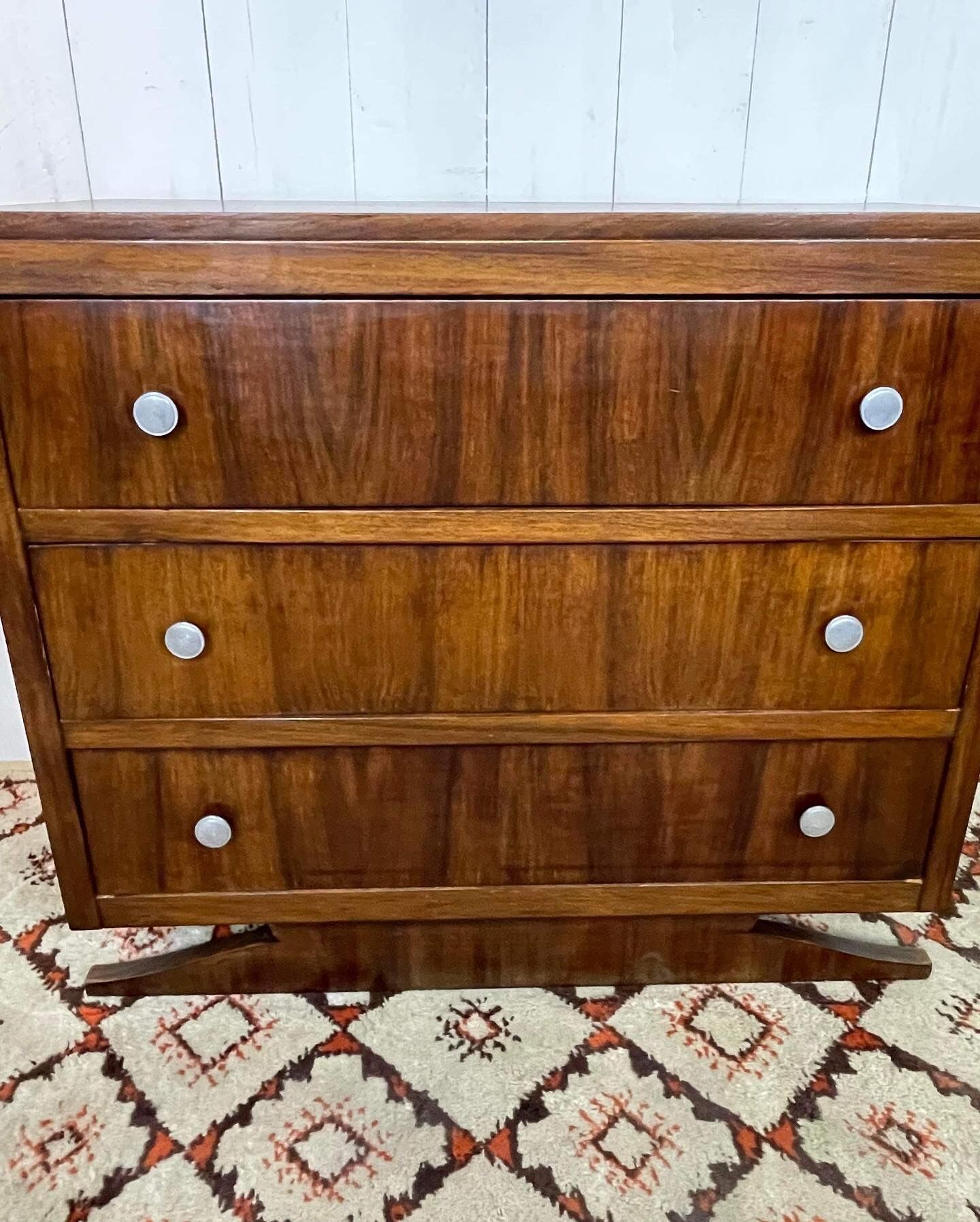 Art deco chest of drawers