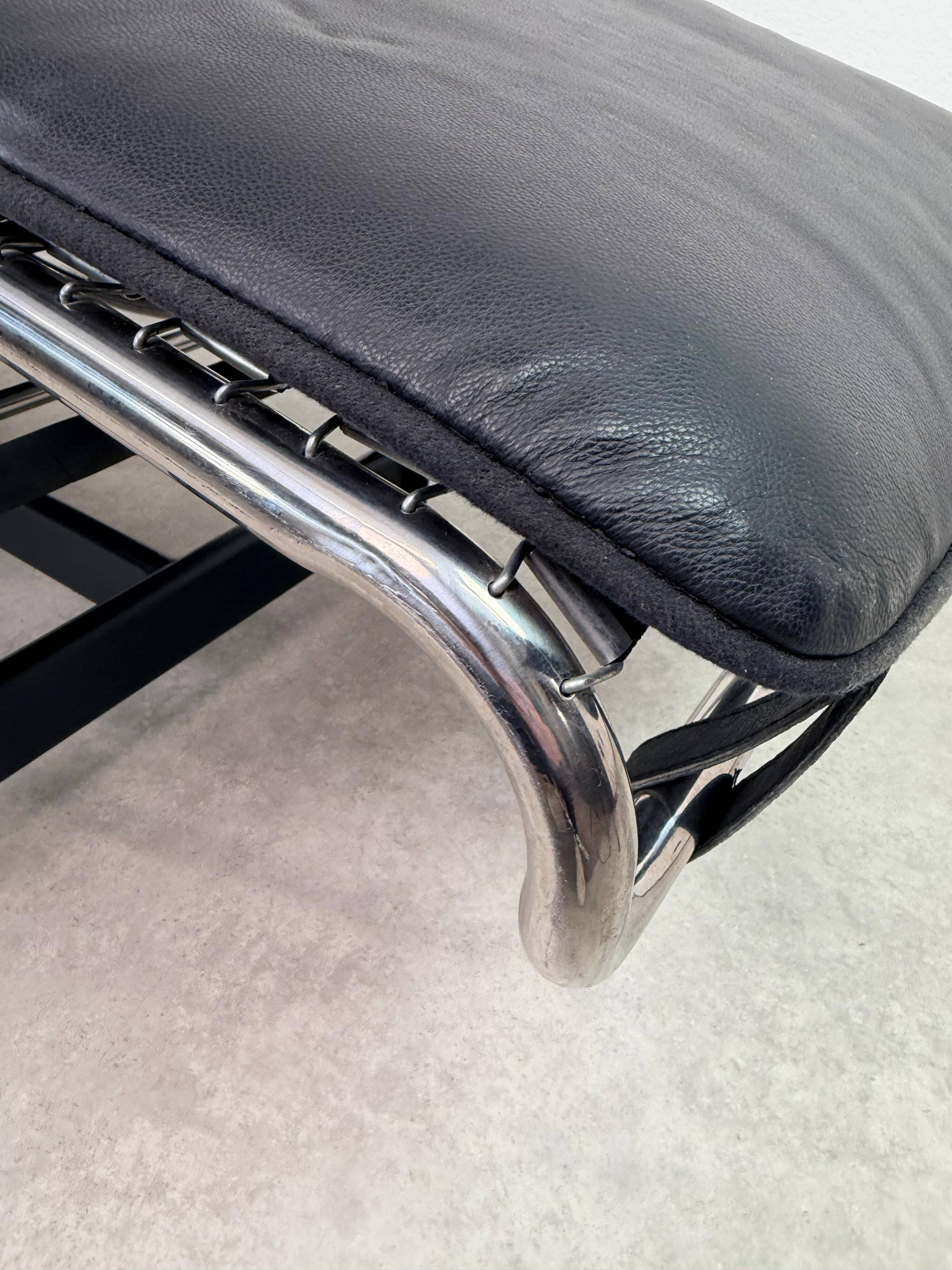 Vintage LC4 Chaise Longue by Le Corbusier in black leather