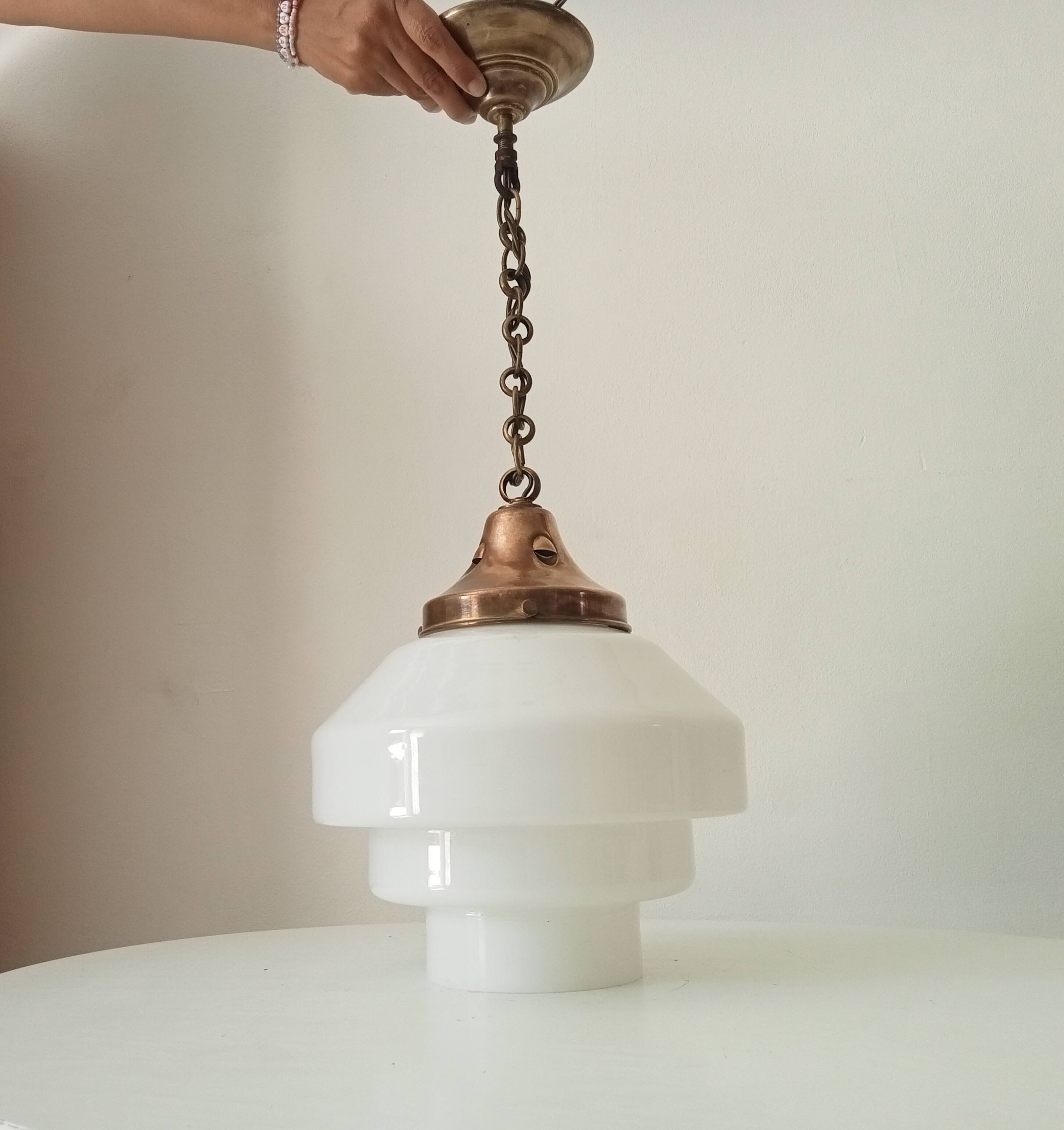 Art Deco "Skyscraper" suspension from the 1930s in opaline and brass.