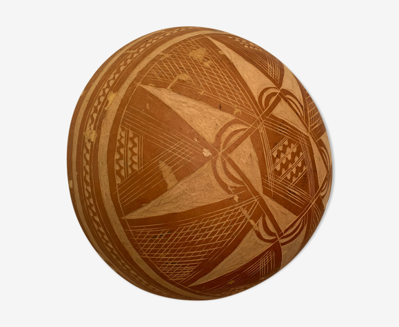 Calebasse divinatoire ethnique en bois sculpté / centre de table ou décoration murale