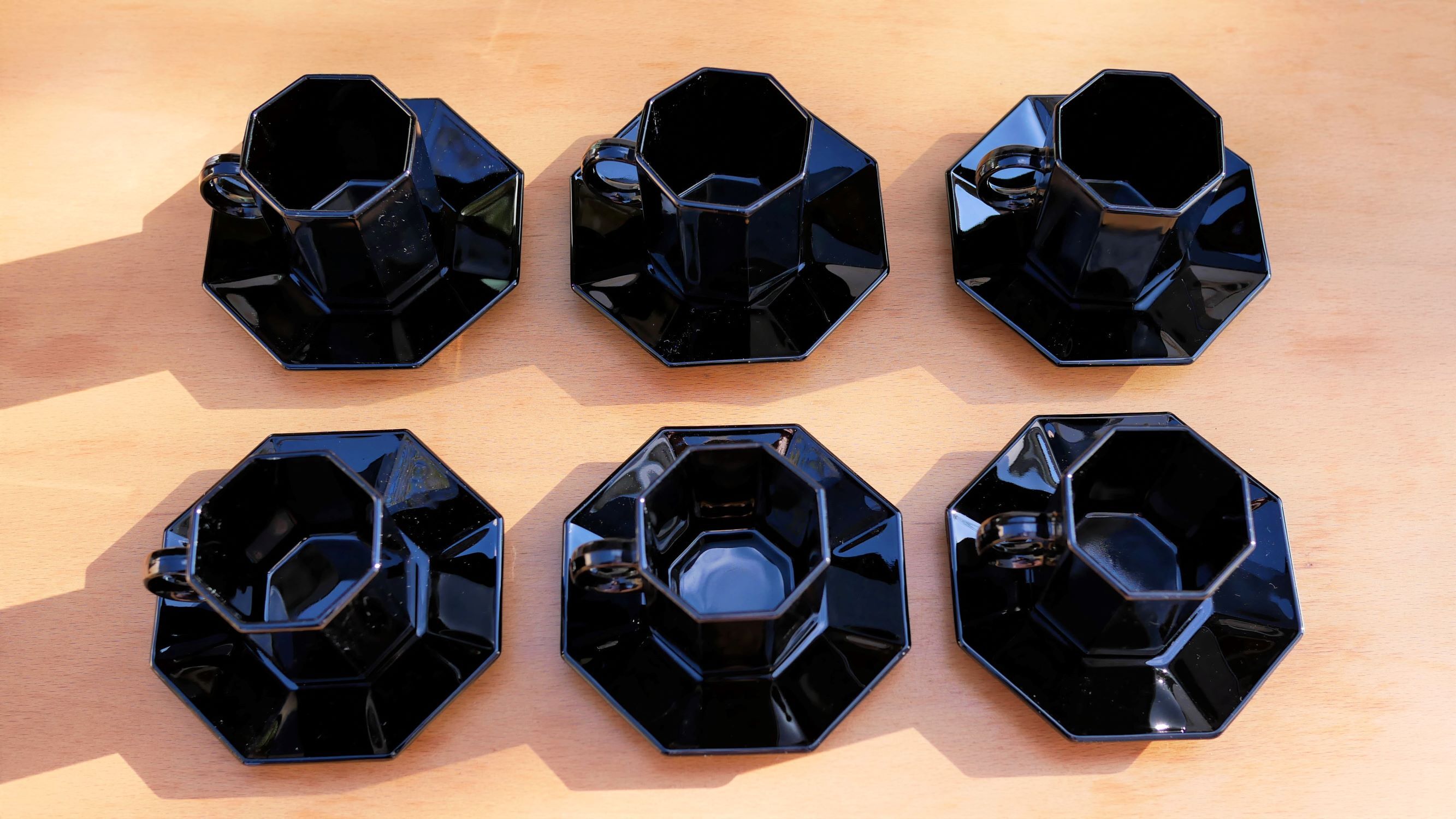 Set of 6 cups and under black vintage cups