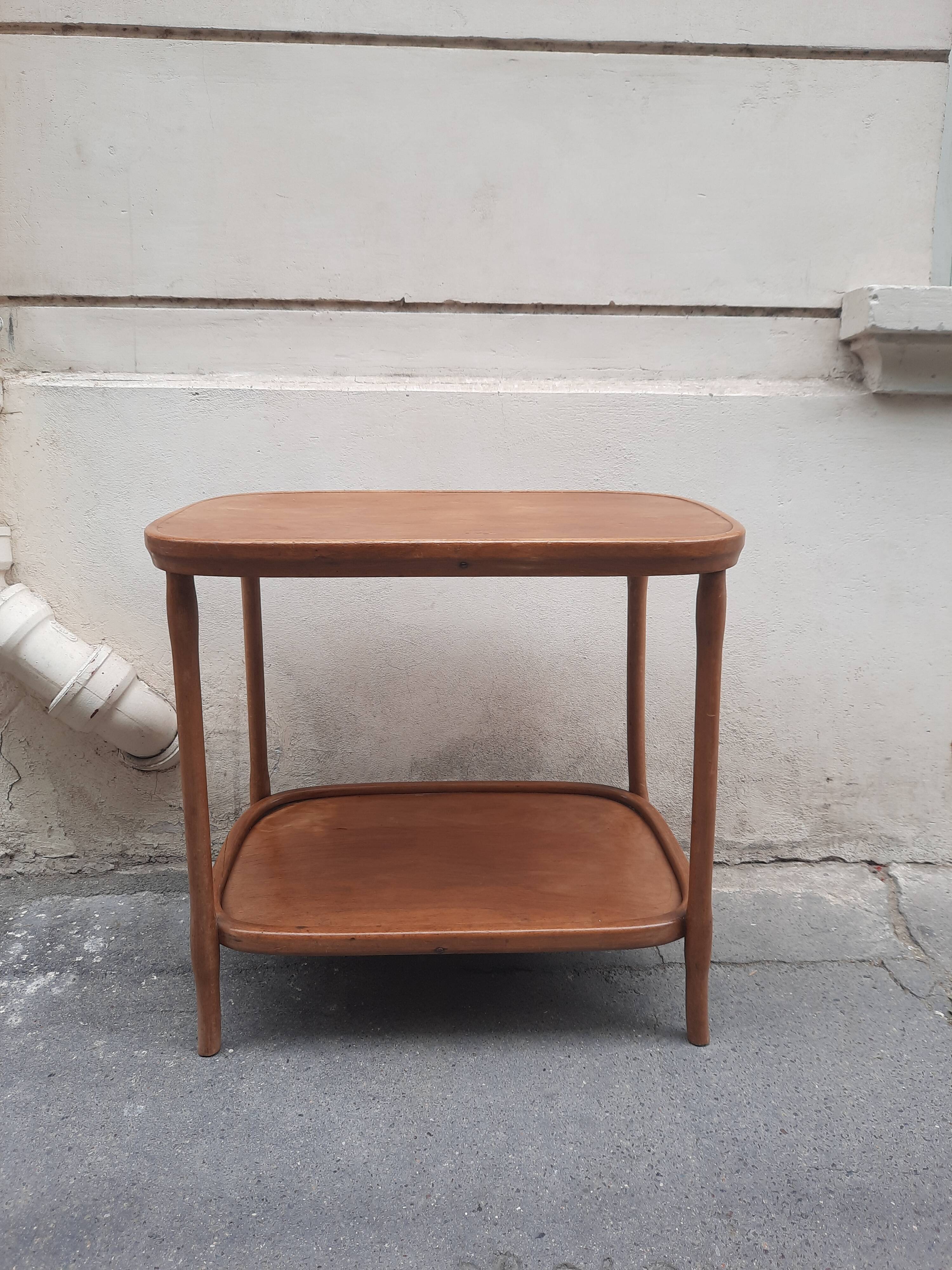 Serving table