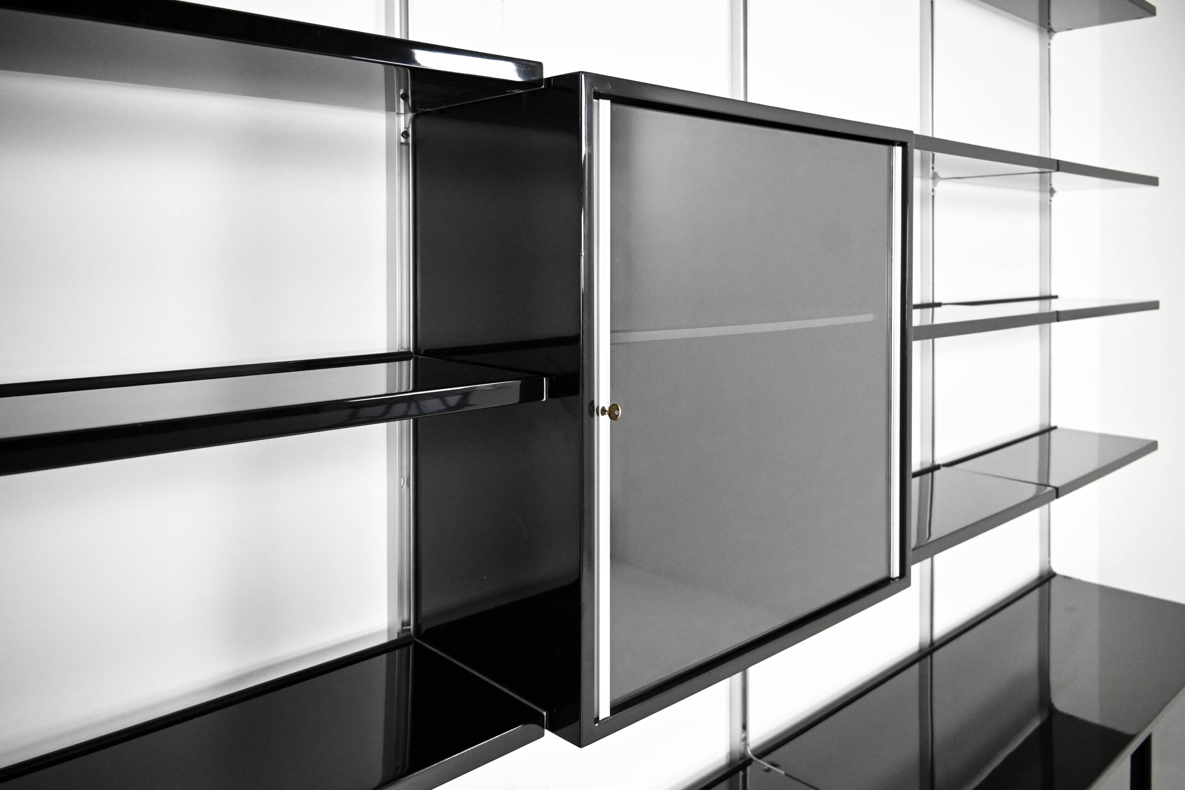 E22 bookcase by Osvaldo Borsani for Tecno, 1950s