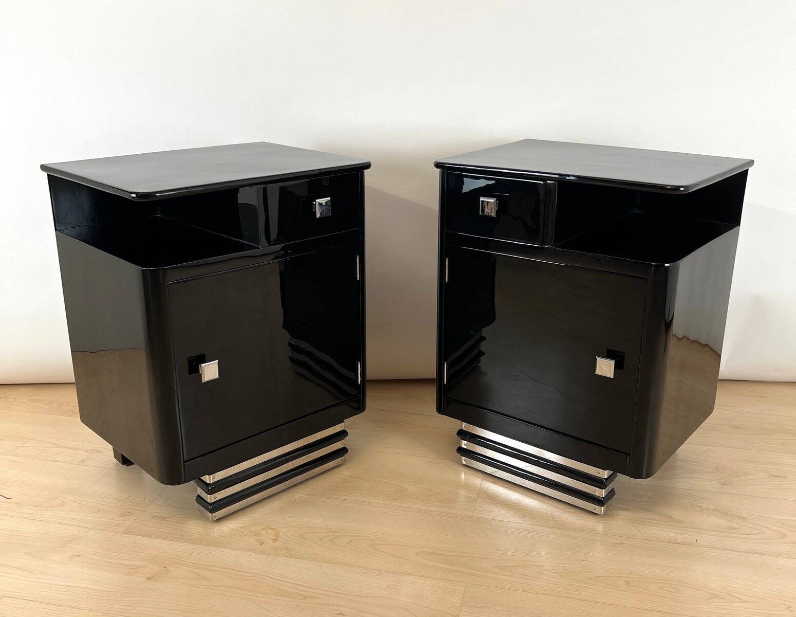 Art Deco Bedside Cabinets in Black Lacquer & Chrome, France, 1930, Set of 2