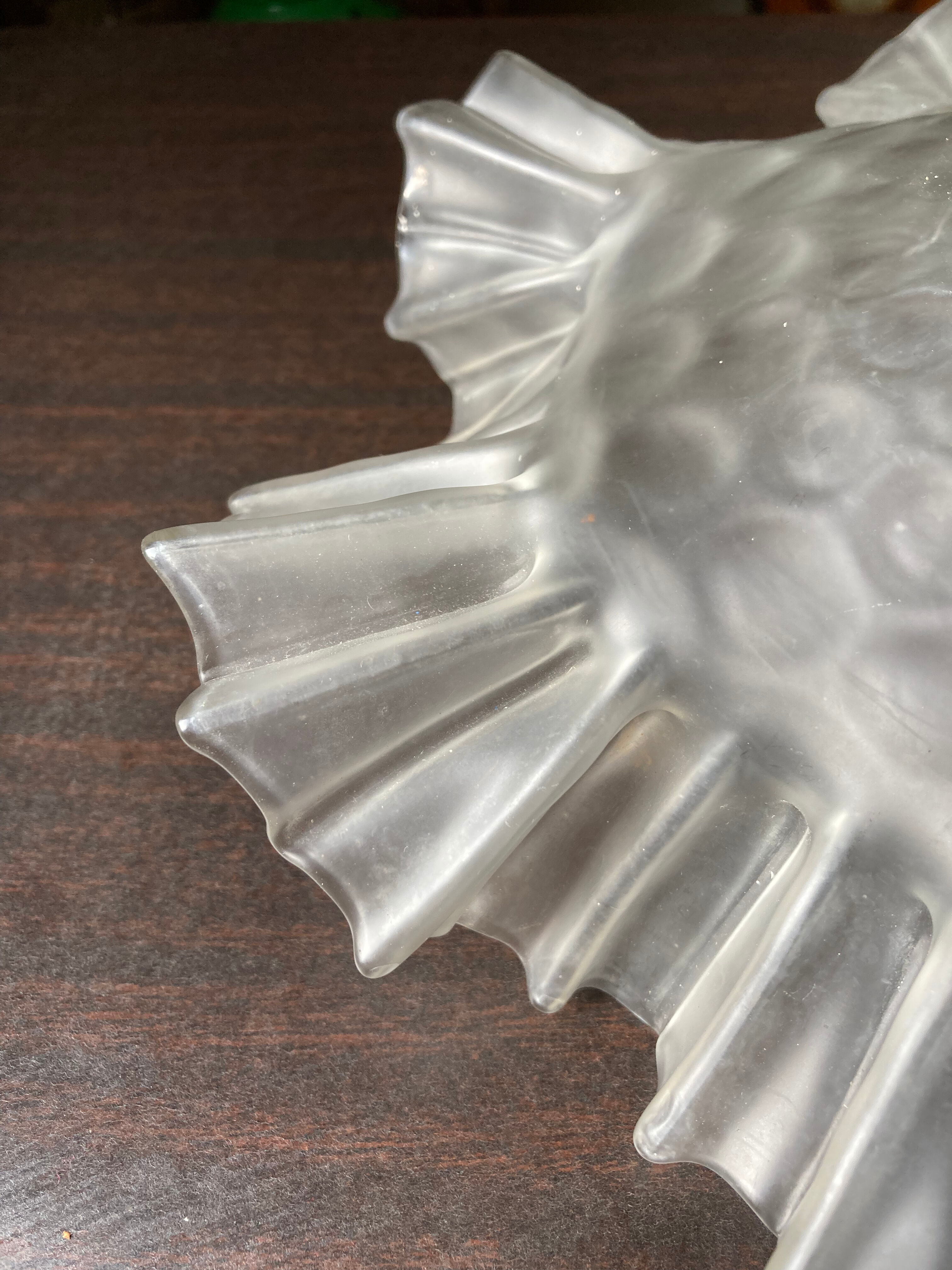 Transparent molded glass suspension in flower shape