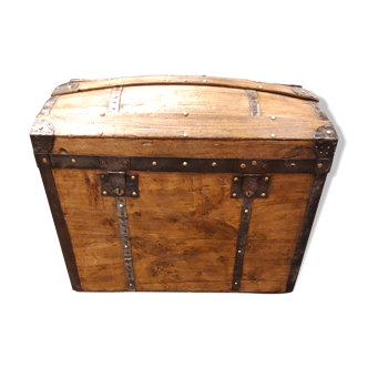 Malle bombée en bois restaurée