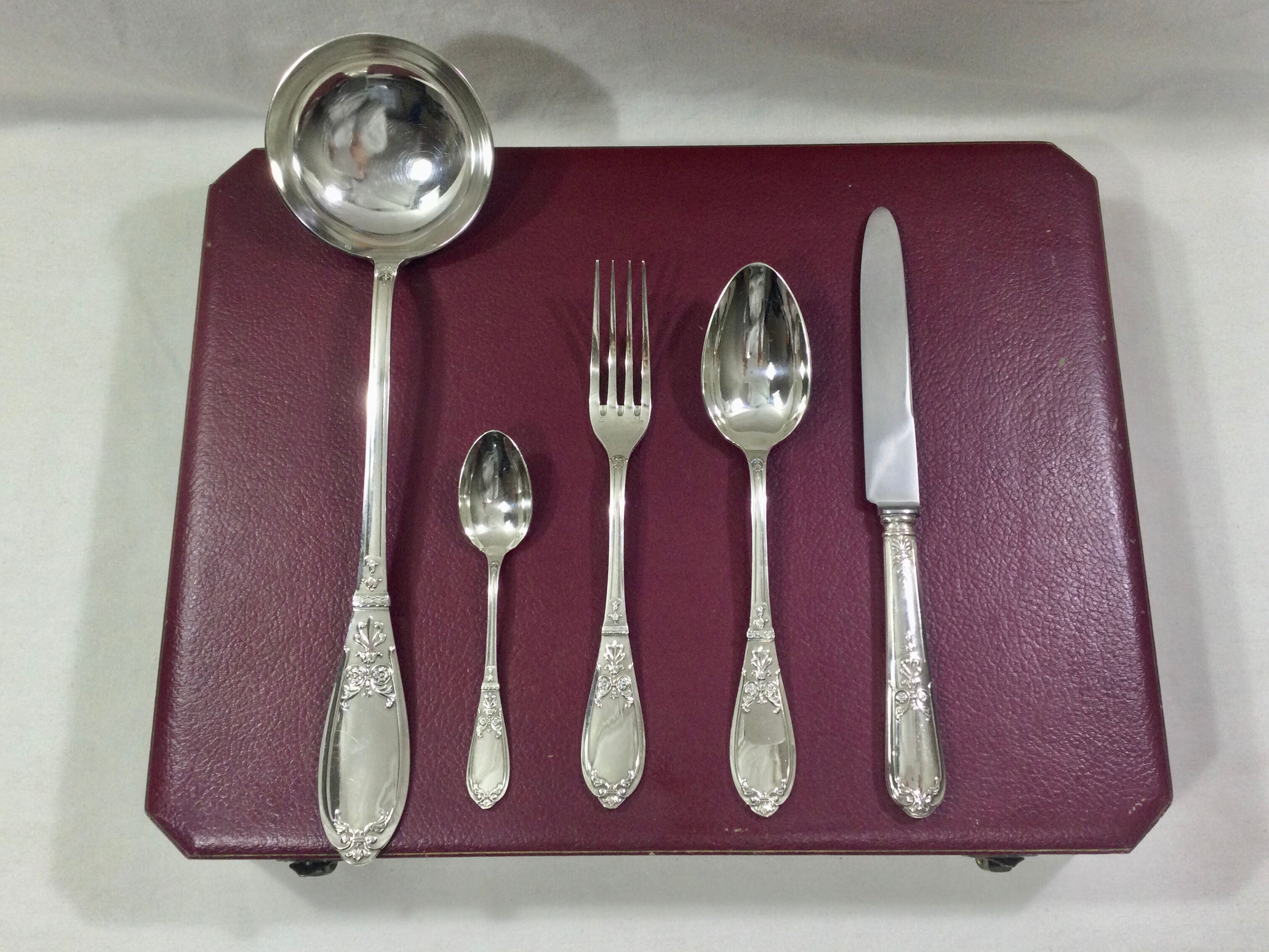 Saint Medard - Housewife Empire