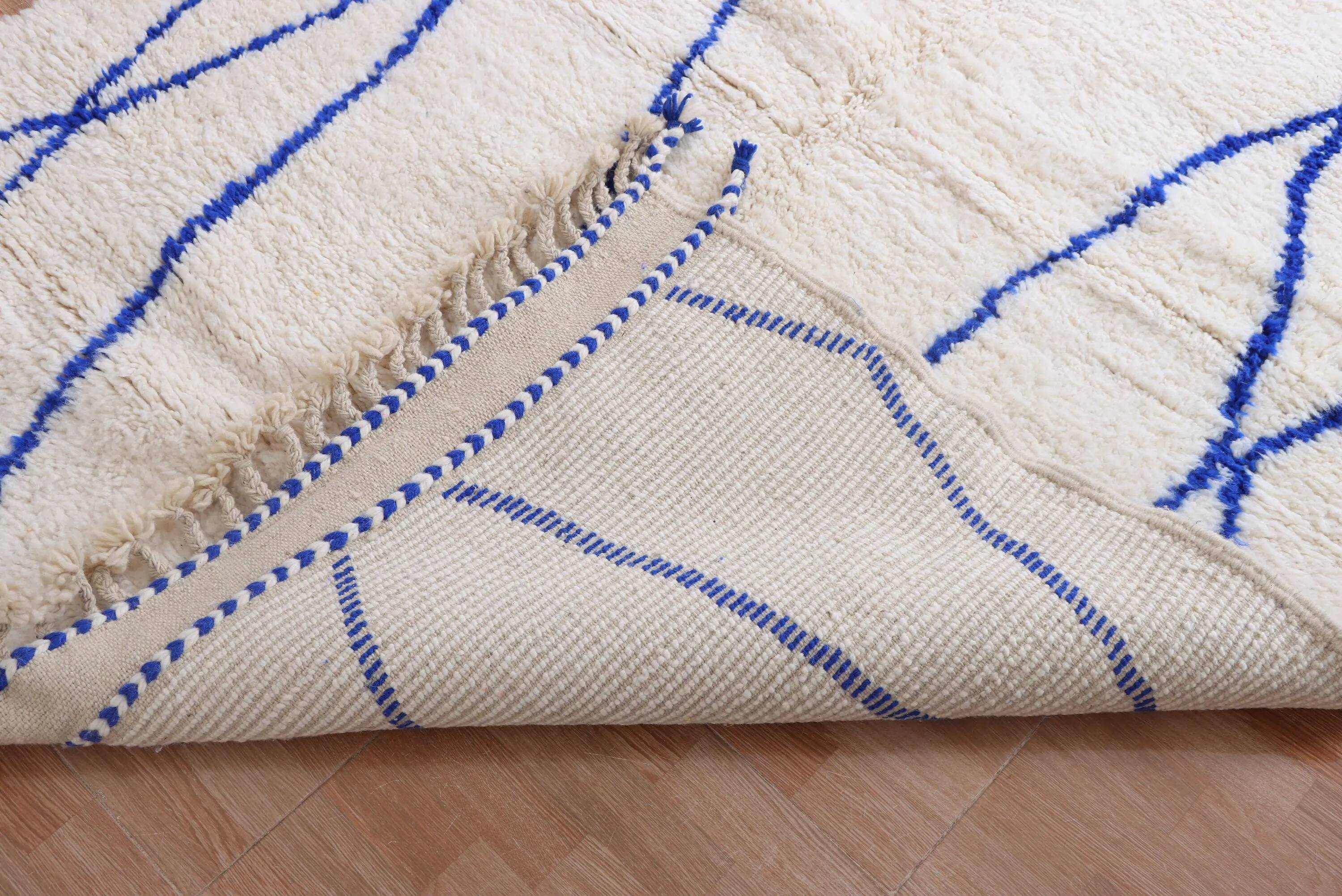 Handmade Moroccan wool rug, large size 250x150 cm, handcrafted.