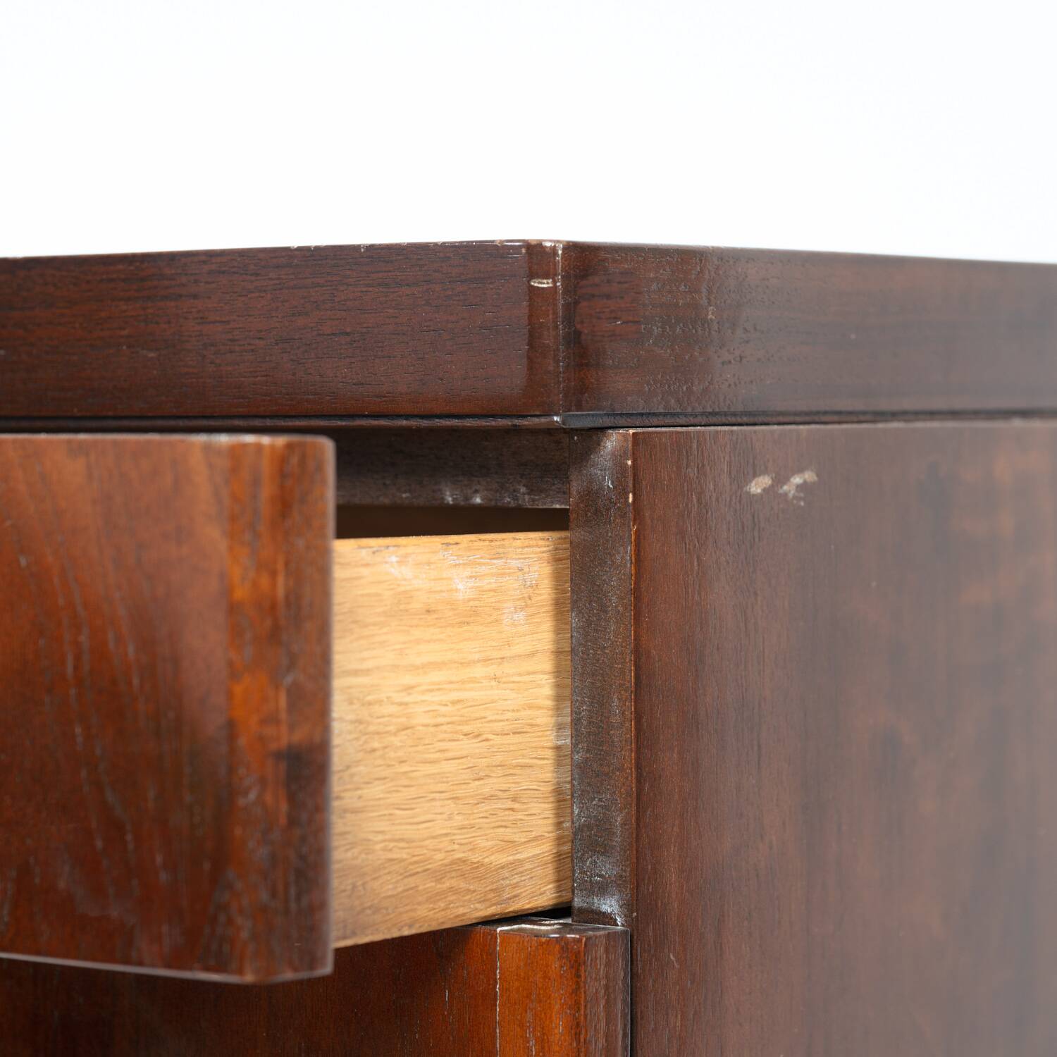 Walnut Veneered Drawer Cabinets or Nightstands by Baker, England, 1970s