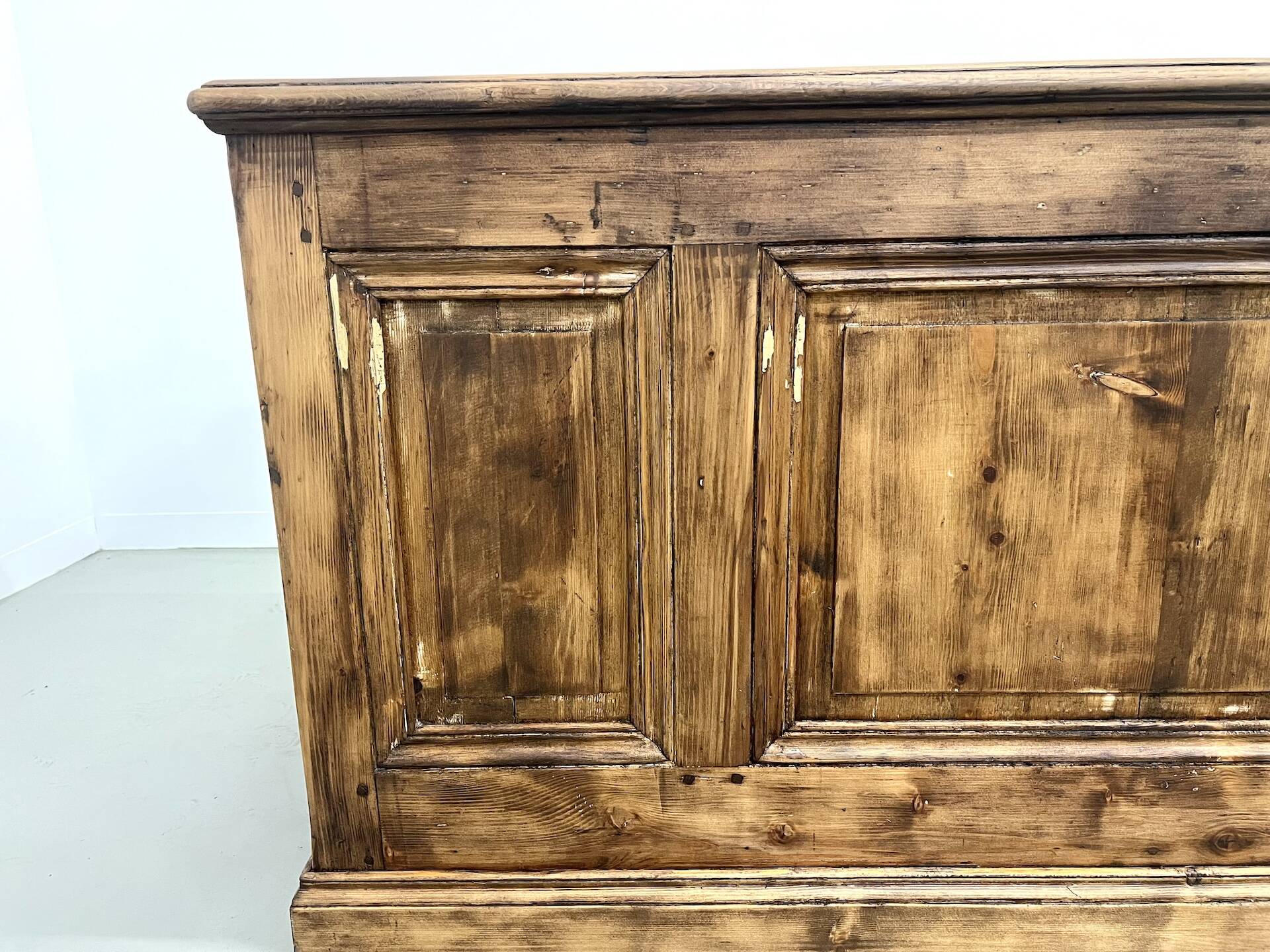 Comptoir de commerce des années 1900