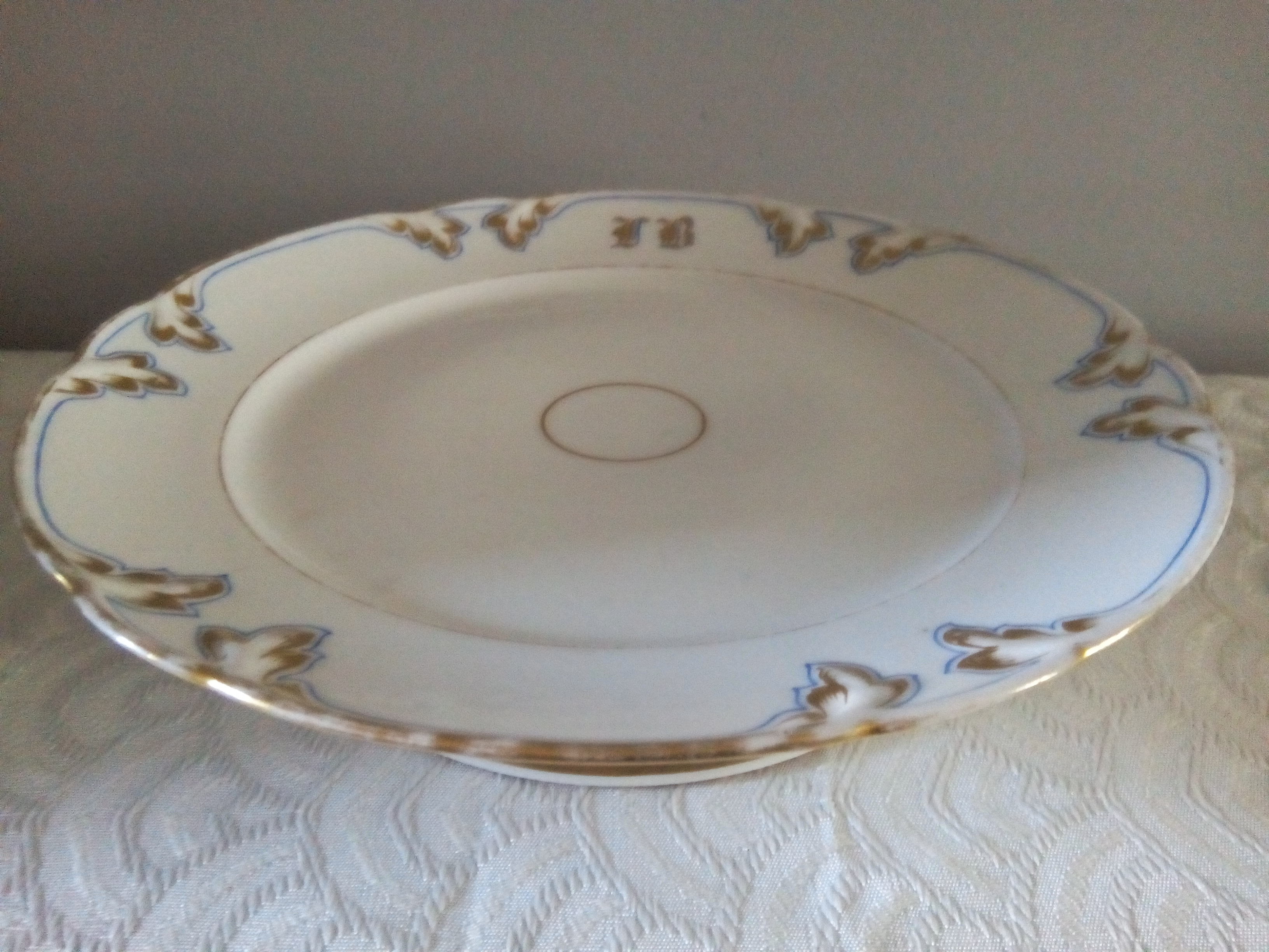 19th-century PORCELAIN cake dish