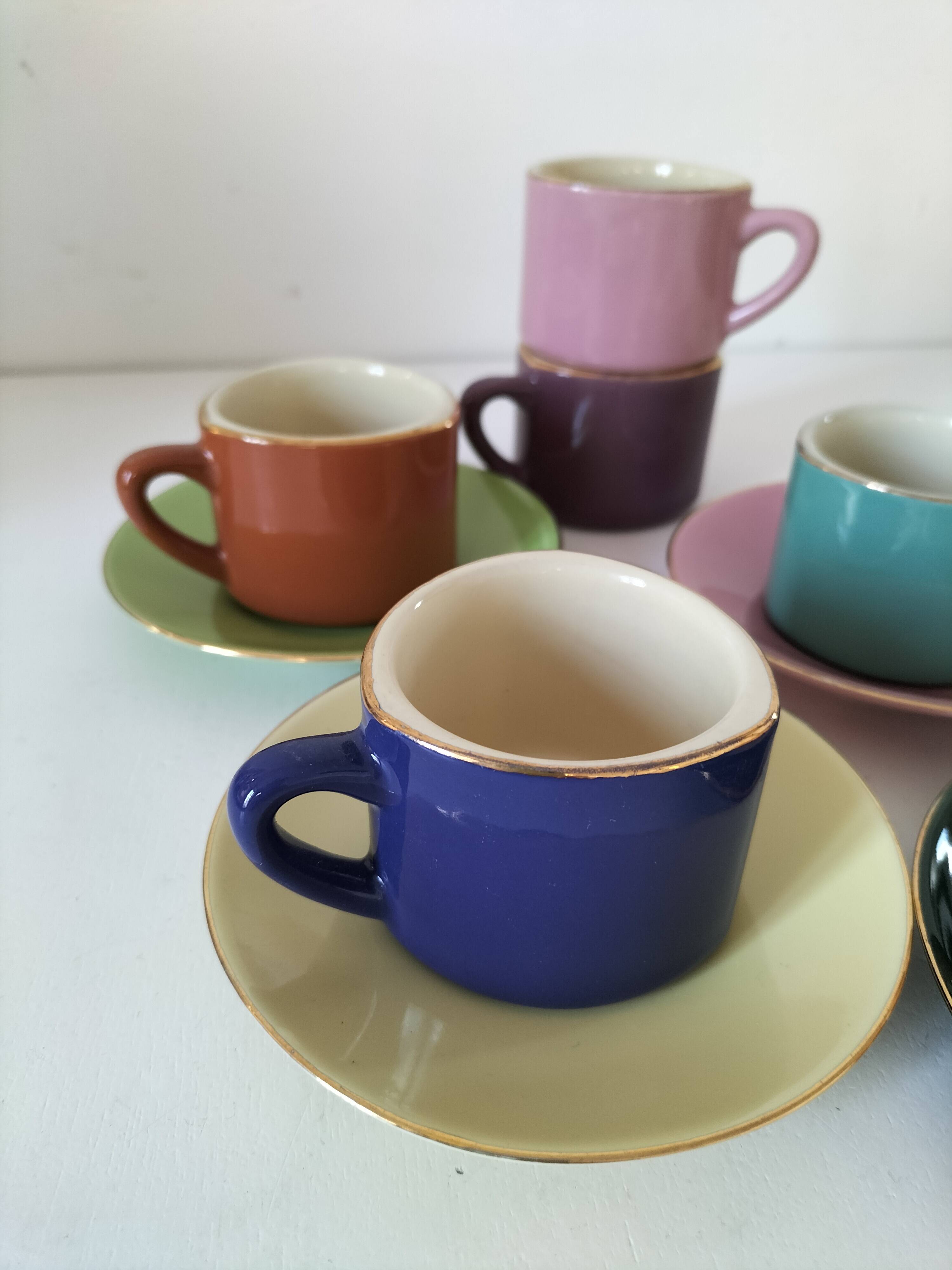 Vintage multicoloured triangular espresso set