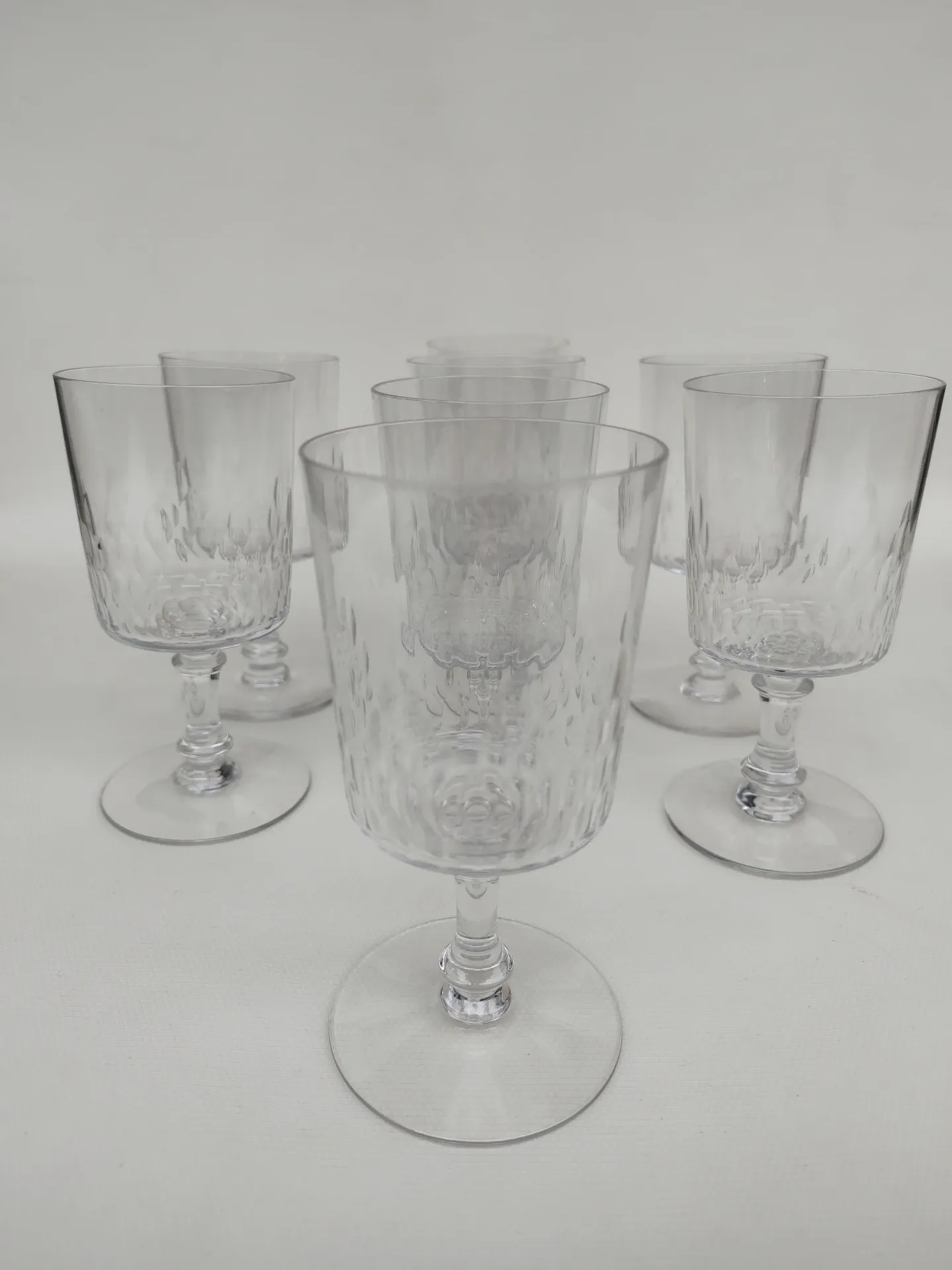 8 large crystal glasses from Baccarat, Champigny model.