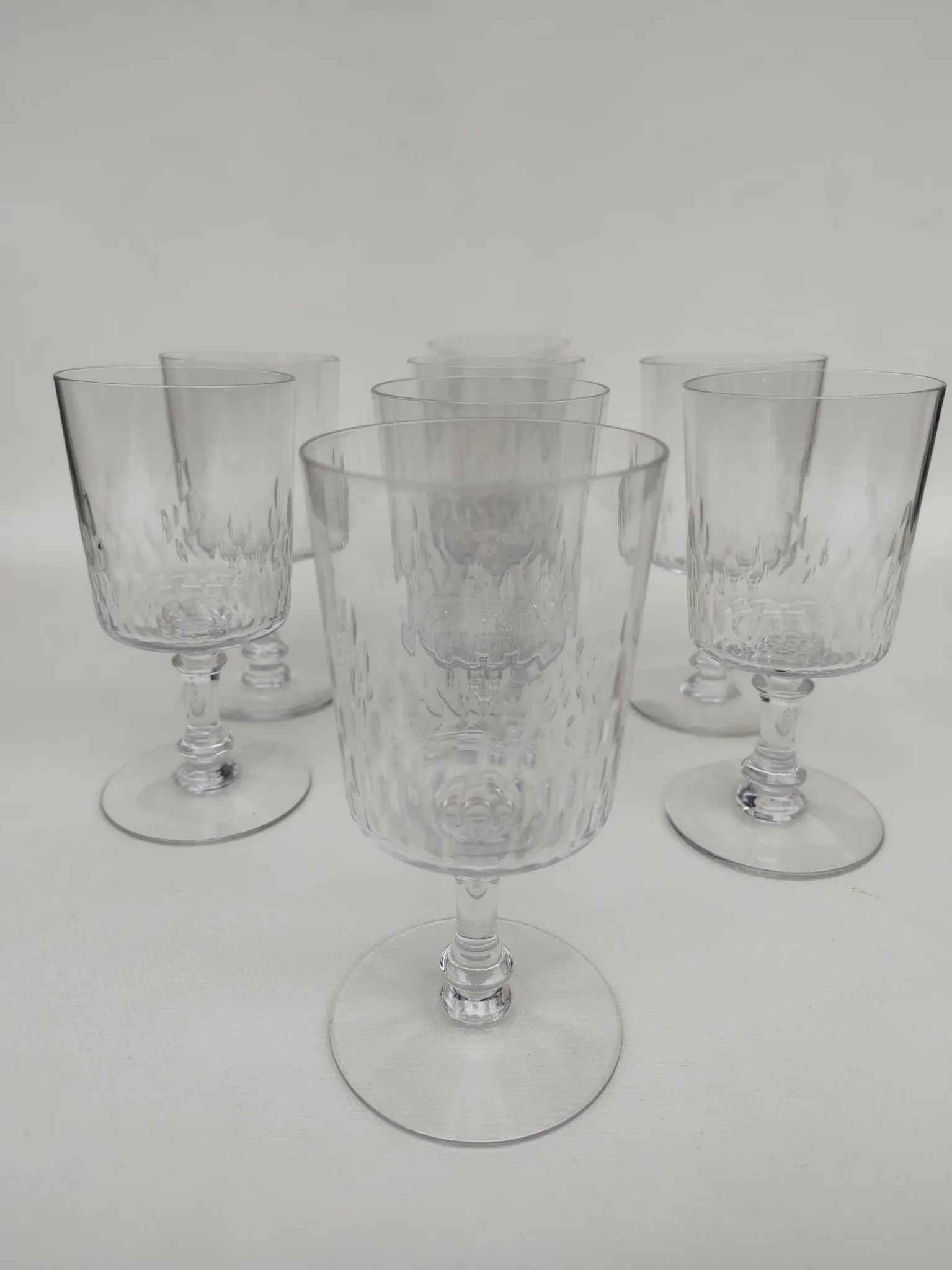 8 grands verres en cristal de Baccarat, modèle Champigny.