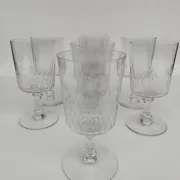 8 grands verres en cristal de Baccarat, modèle Champigny.