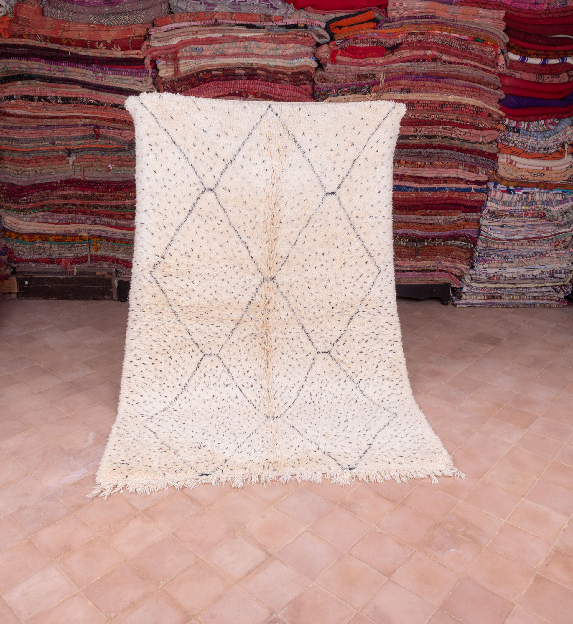 Vintage ouarain blessed carpet 255x172cm