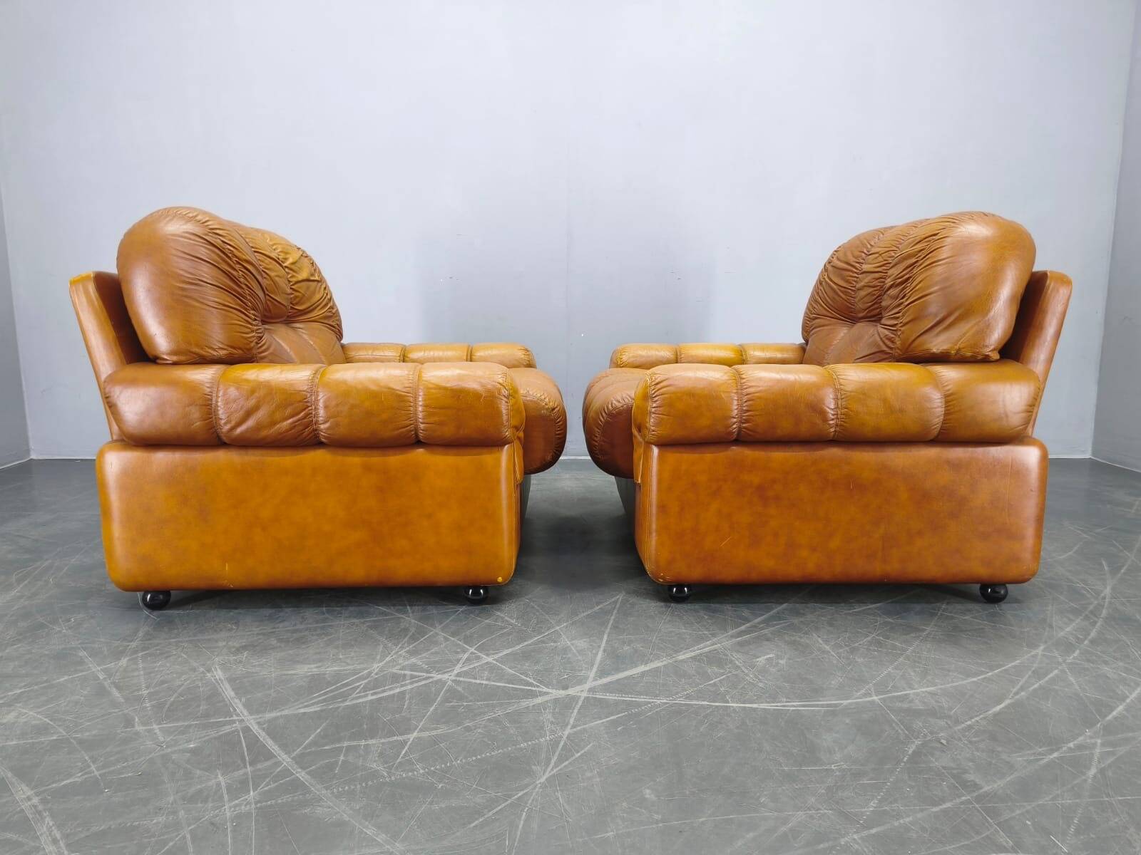 Pair of modern Italian armchairs from the mid-20th century, cognac leather, 1970.